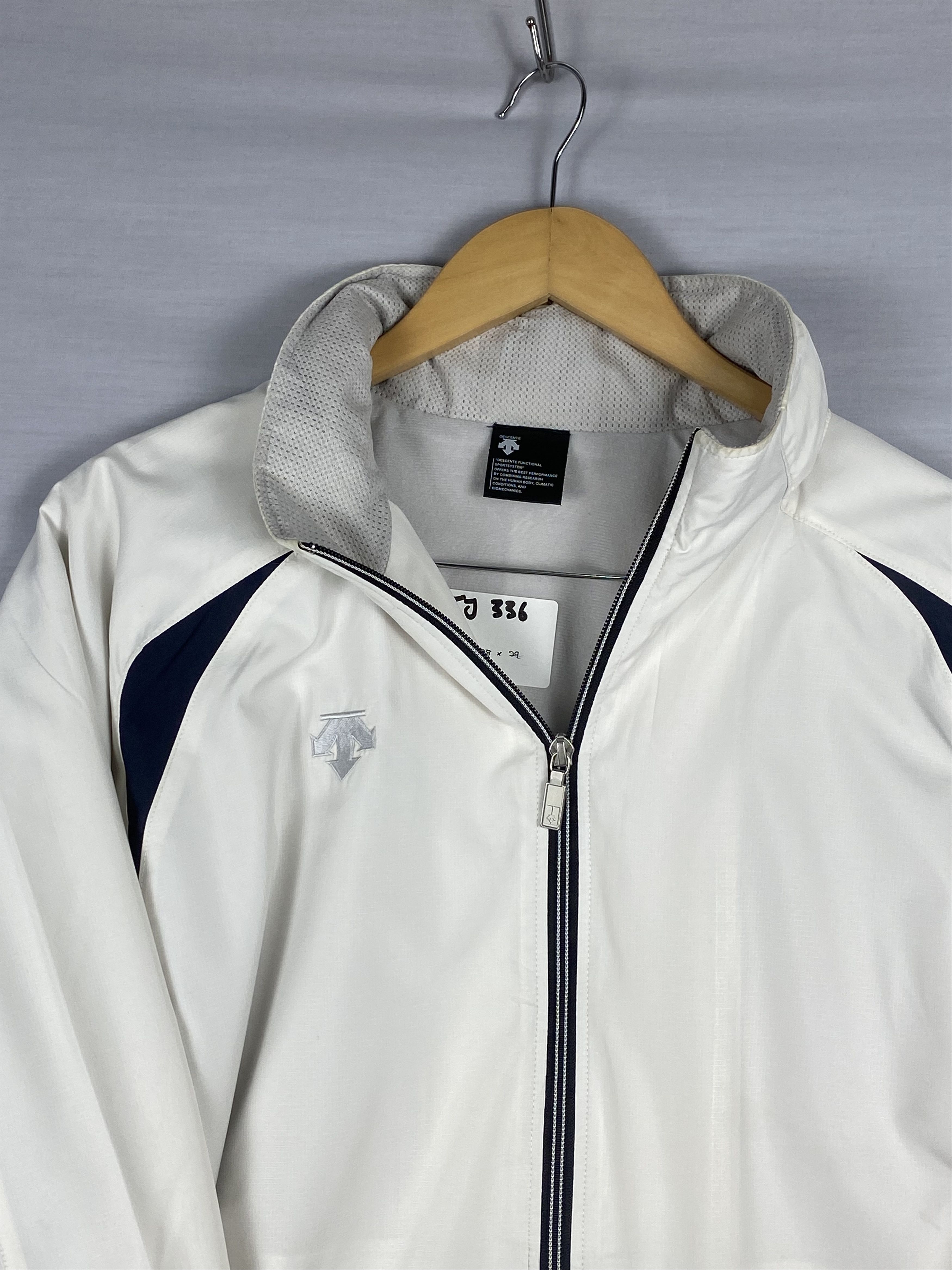 Descente Vintage Descente Zip Up Light Jacket Size US L / EU 52-54 / 3 - 5 Thumbnail