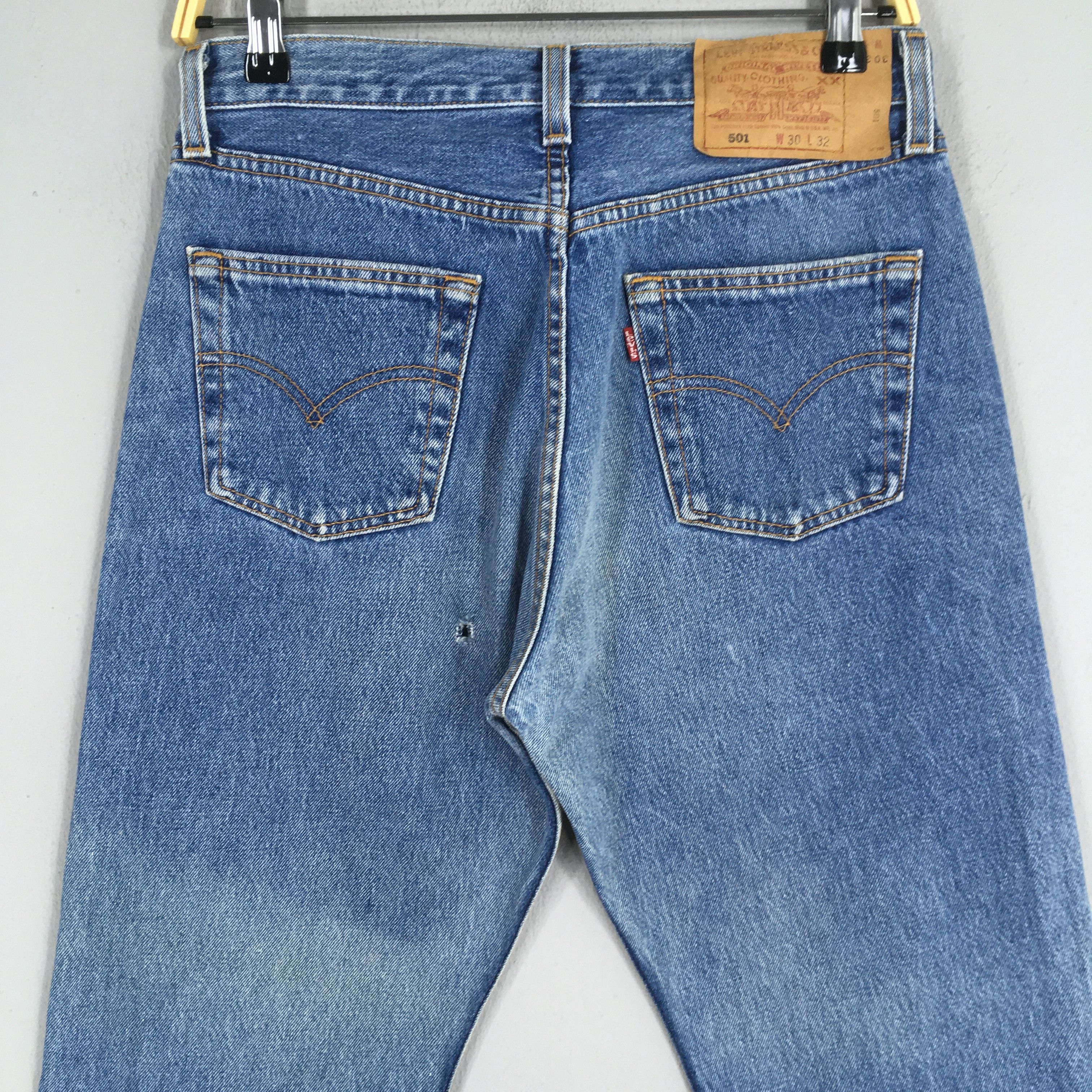 Levi's Size 28x30 Vintage 90s Levi's 501 Distressed Blue Jeans S374 Size US 28 / EU 44 - 8 Thumbnail