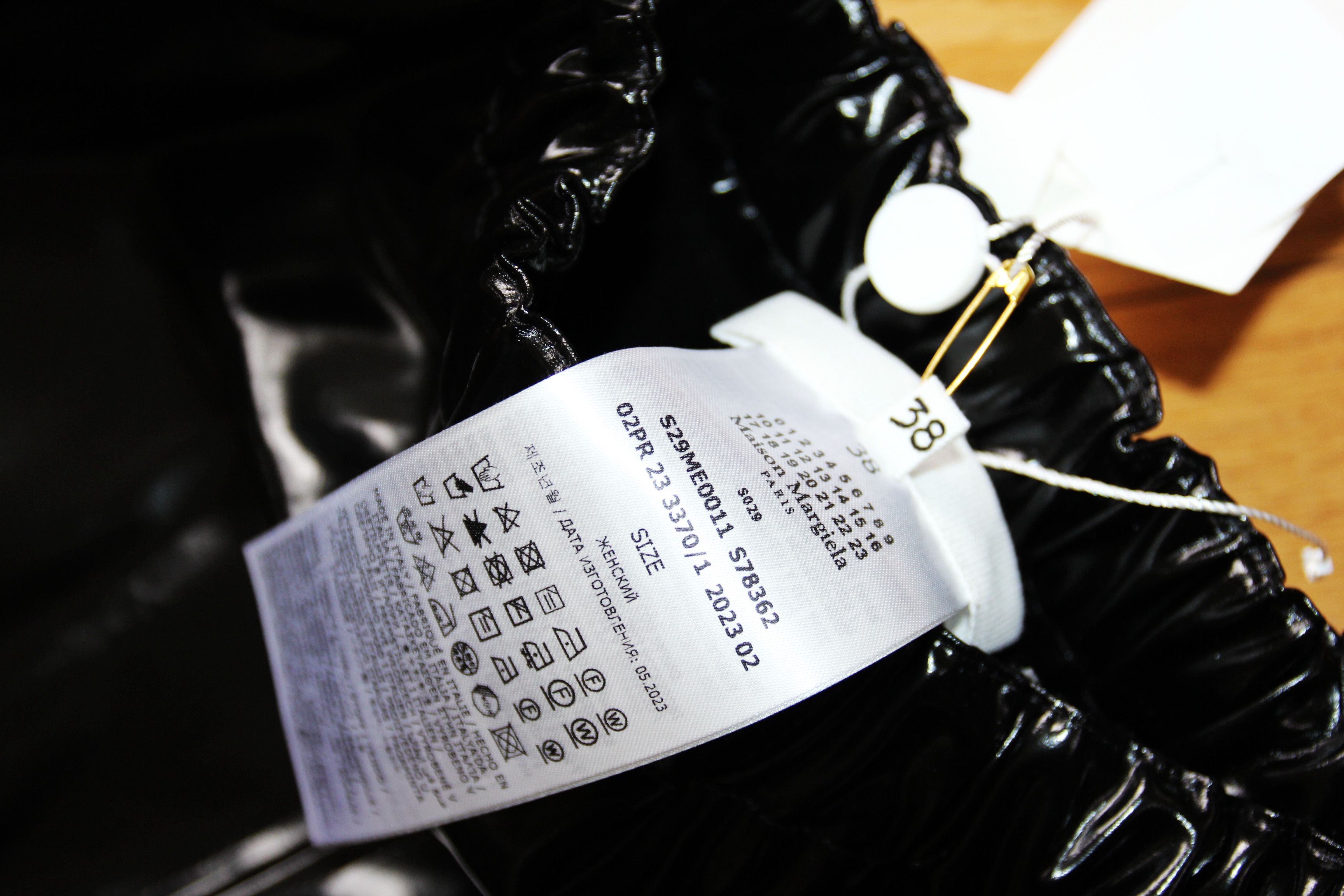 Maison Margiela BNWT AW23 MAISON MARGIELA PATENT MIDI SKIRT 38 Size 26" / US 2 / IT 38 - 9 Thumbnail