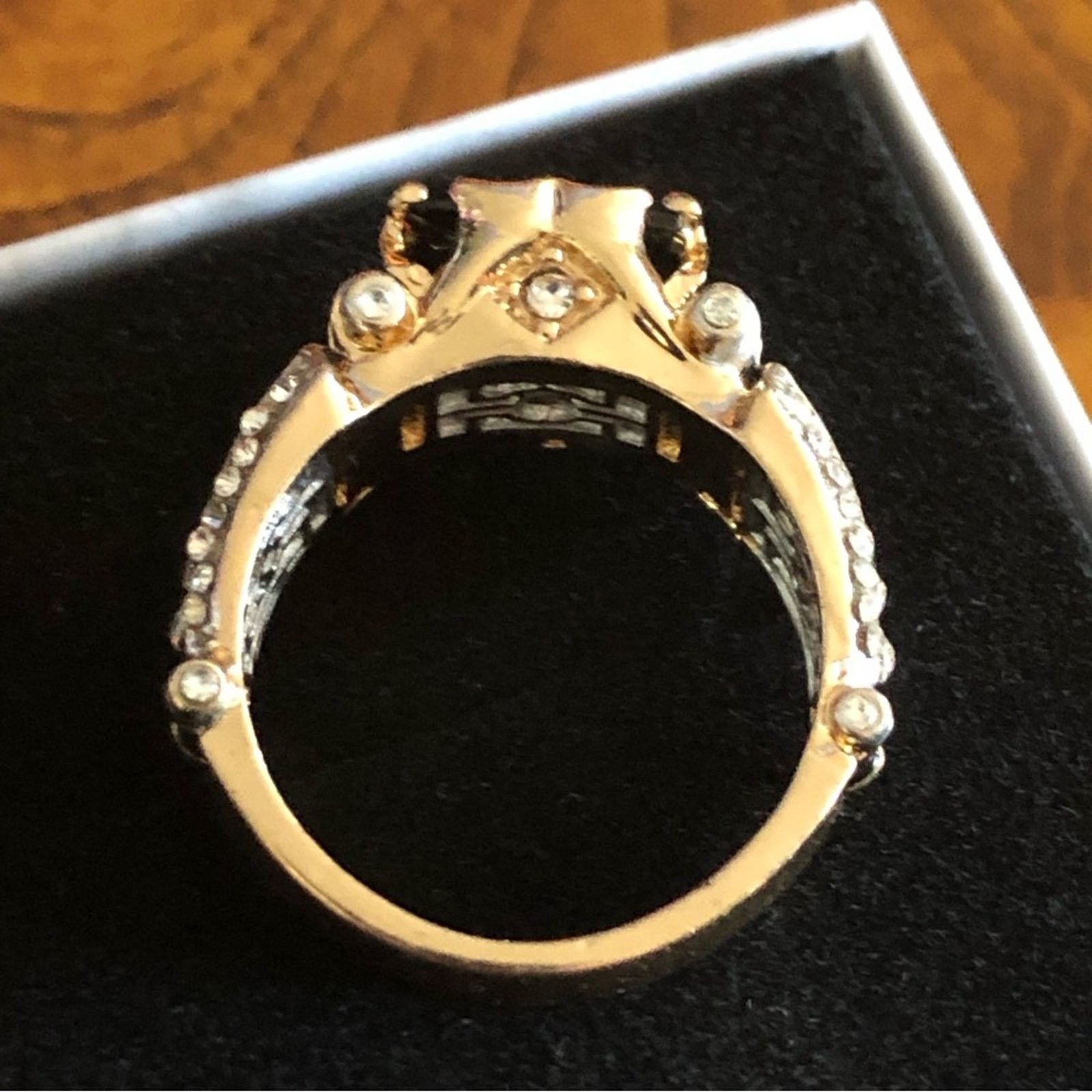 Jewelry Men’s fashionable faceted black stone gold band ring NWT 9 Size ONE SIZE - 4 Thumbnail