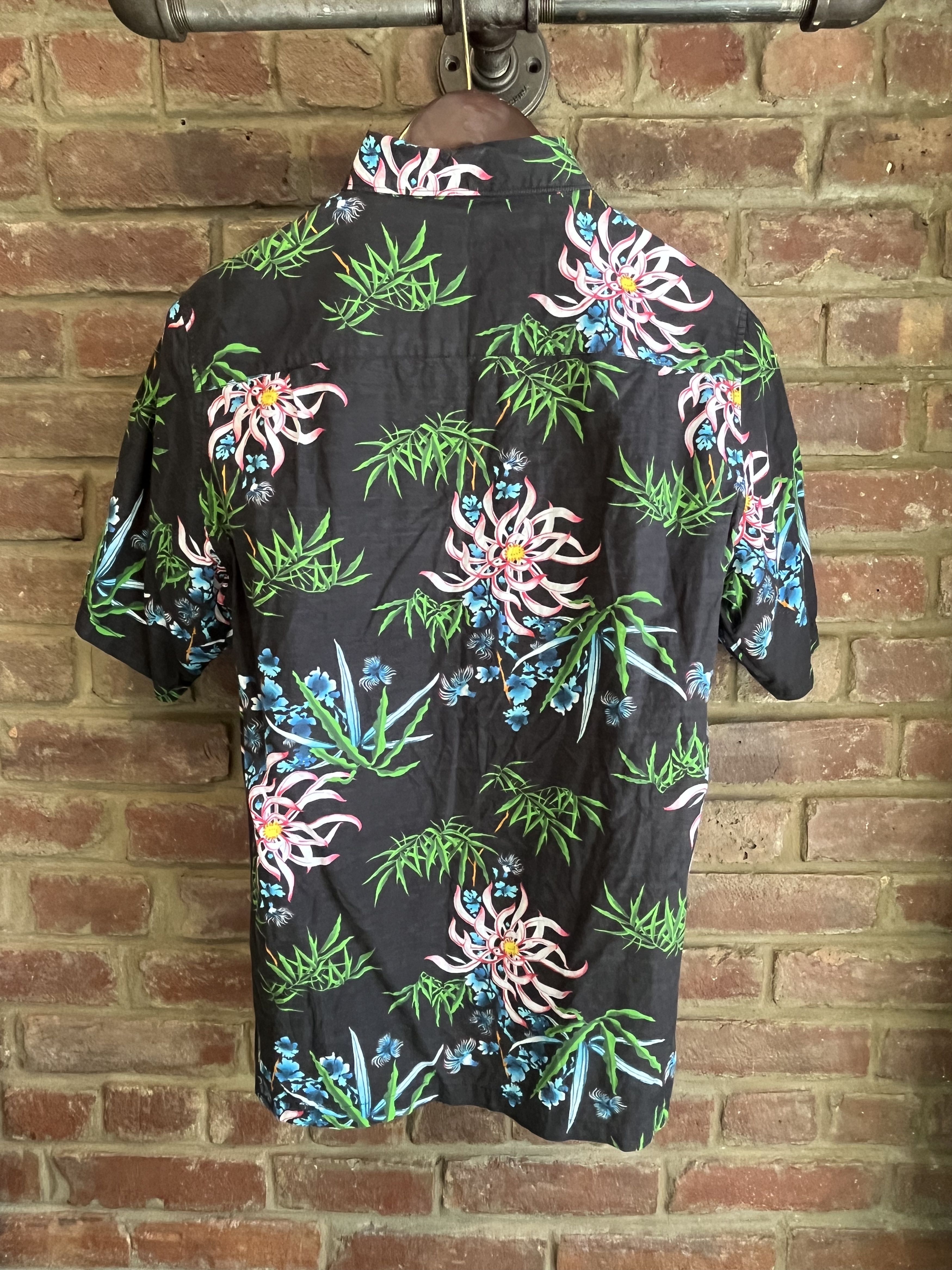 Kenzo Kenzo Hawaiian Flower Print Short-Sleeve Button-Up Shirt Size US S / EU 44-46 / 1 - 3 Thumbnail