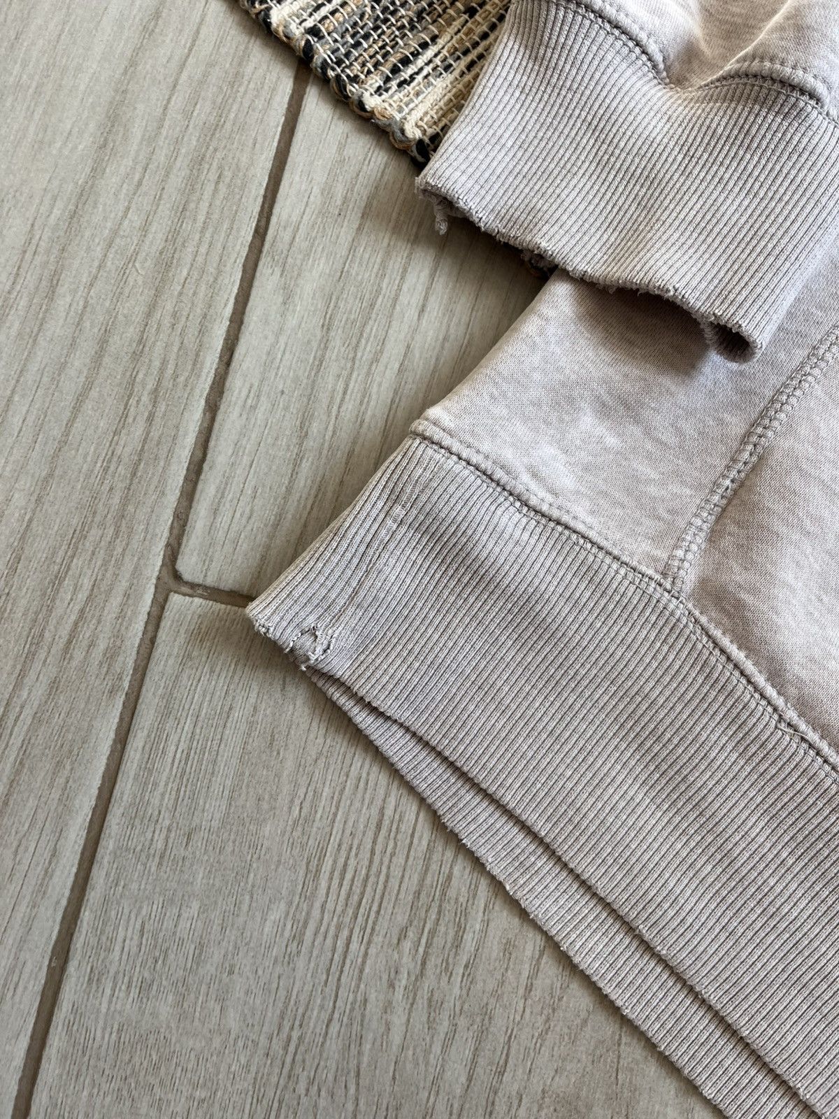 Nike × Vintage Vintage 00s Nike Sweatshirt Beige Distressed Minimalistic Size US L / EU 52-54 / 3 - 14 Thumbnail