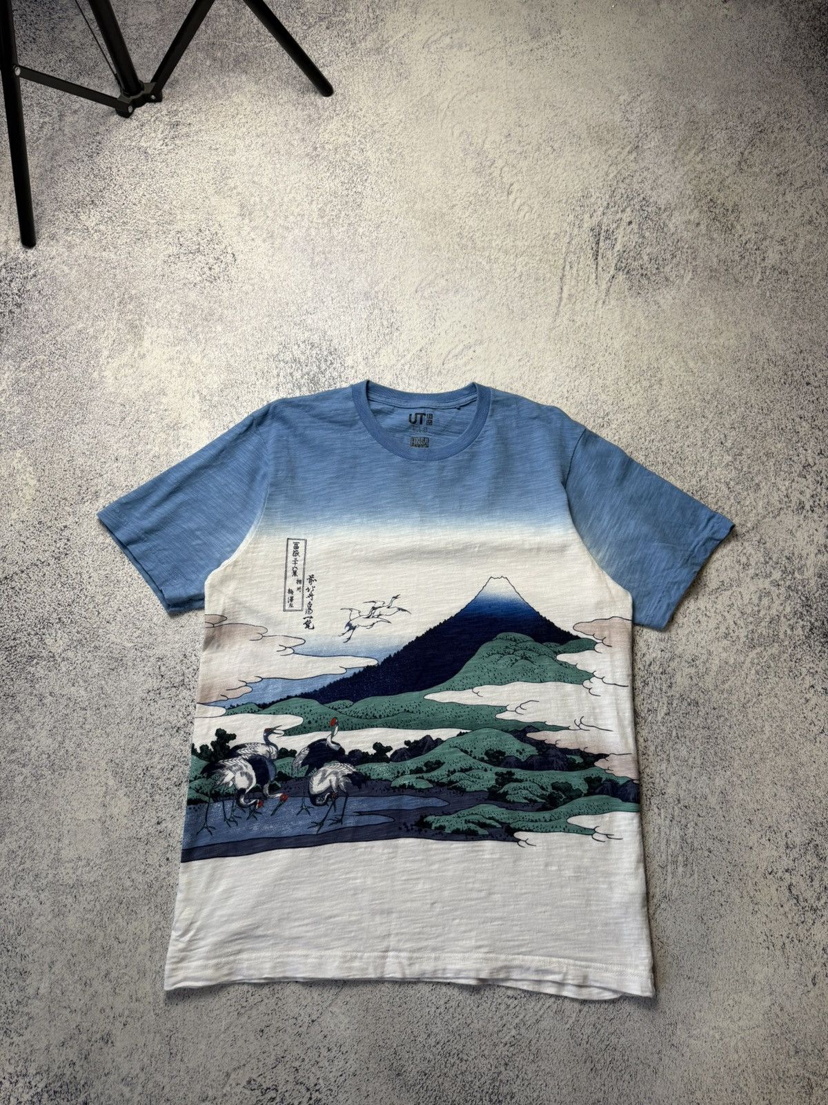 Uniqlo Mens T Shirt Uniqlo Hokusai Blue Pop Art Tee Size L Size US L / EU 52-54 / 3 - 4 Thumbnail
