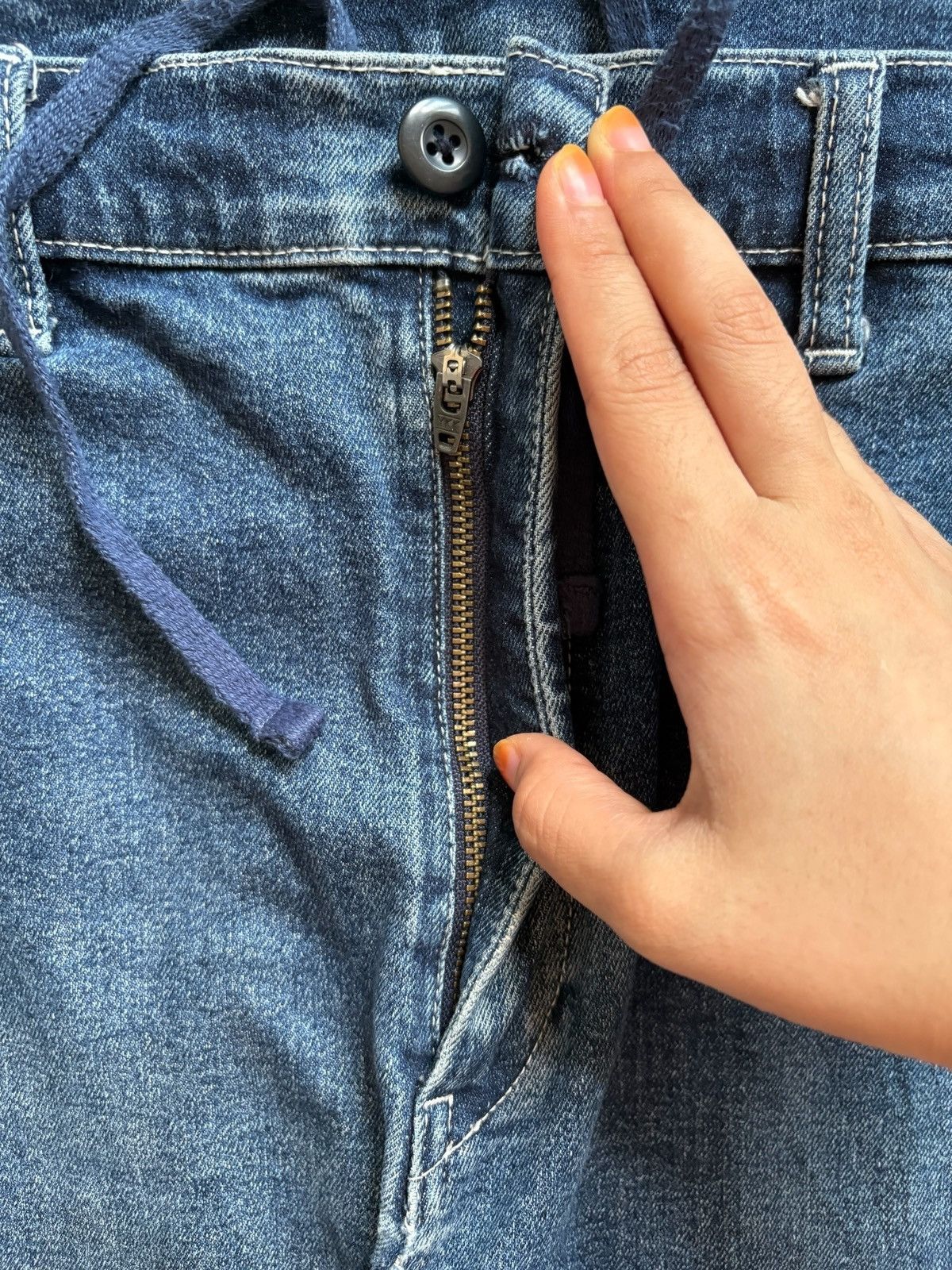Japanese Brand × Jun Takahashi × Uniqlo Vintage Uniqlo Carpenter Blue Wash Distressed Rip Loose Jean Size US 32 / EU 48 - 3 Thumbnail