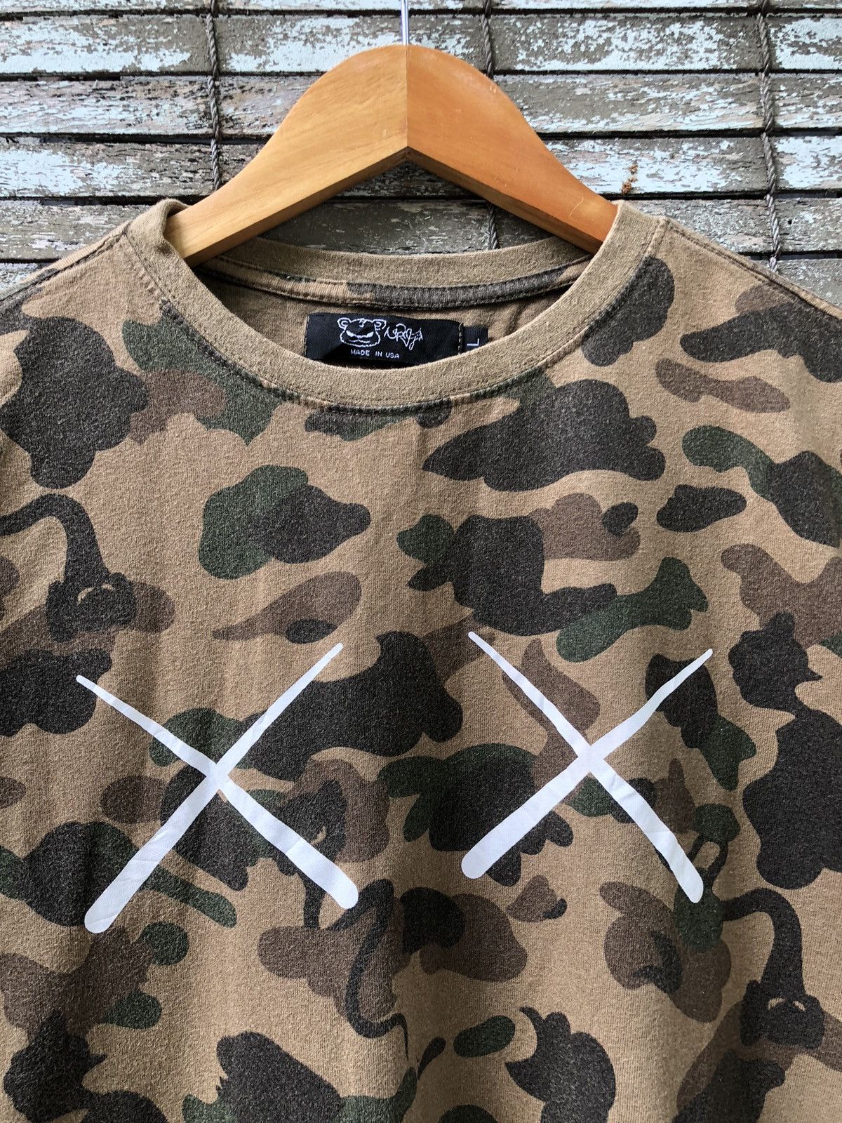 Japanese Brand RARE Vintage Japanese Brands Kaws Camo Tshirt Size US L / EU 52-54 / 3 - 2 Thumbnail