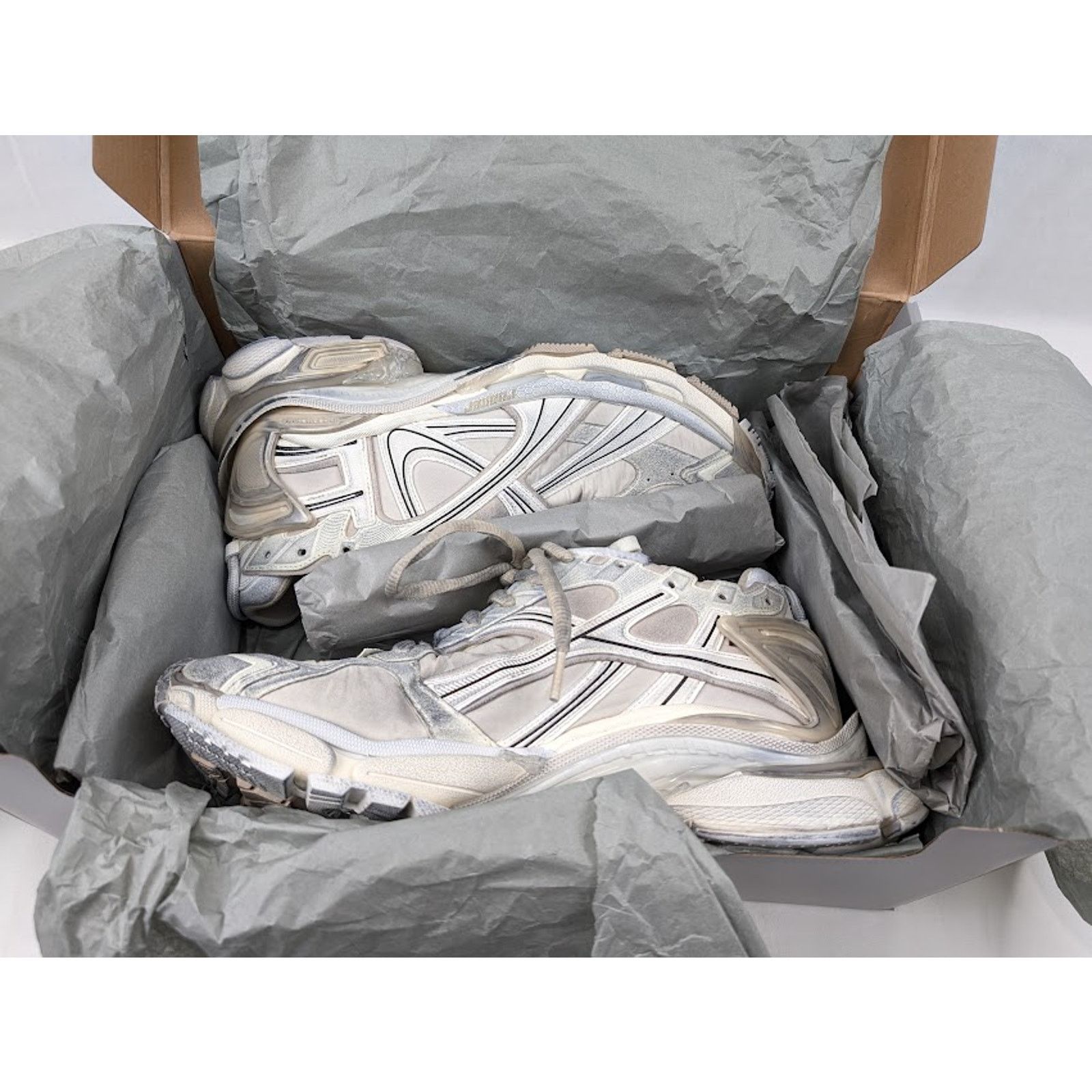 Balenciaga o1rshd1 Nylon/Suede/Mesh/w Runners in Beige Size US 12 / EU 45 - 21 Thumbnail