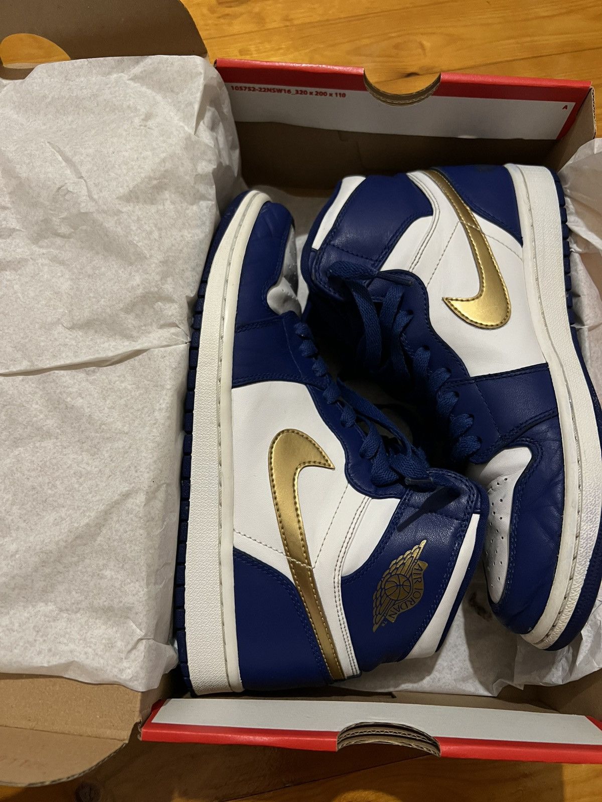 Jordan Brand × Nike Rare Nike Air Jordan 1 High Retro Gold Medal Size US 8 / EU 41 - 2 Thumbnail