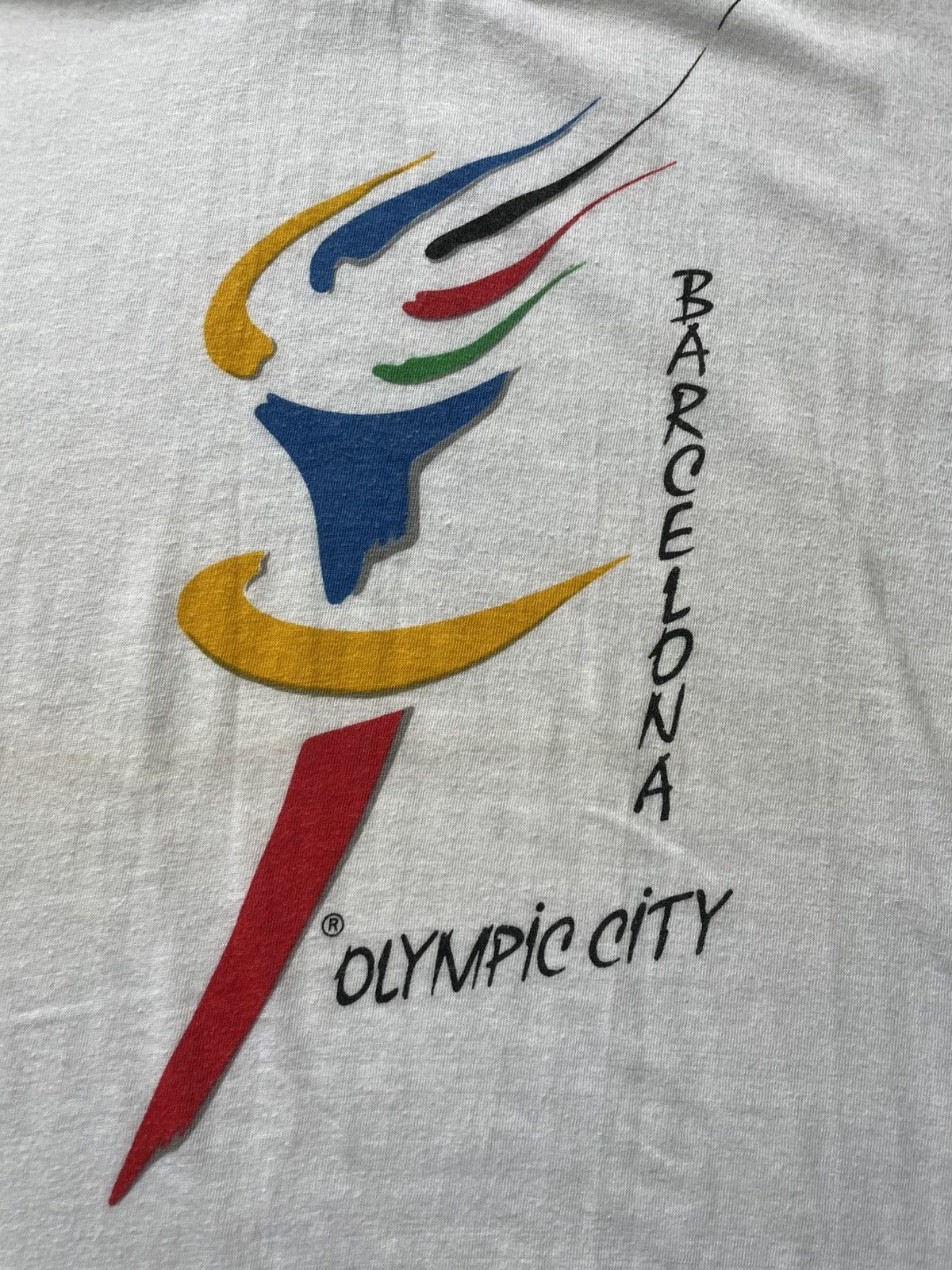 Vintage Vintage Barcelona Olympic City 1992 Art Designer T-Shirt Size US L / EU 52-54 / 3 - 4 Thumbnail