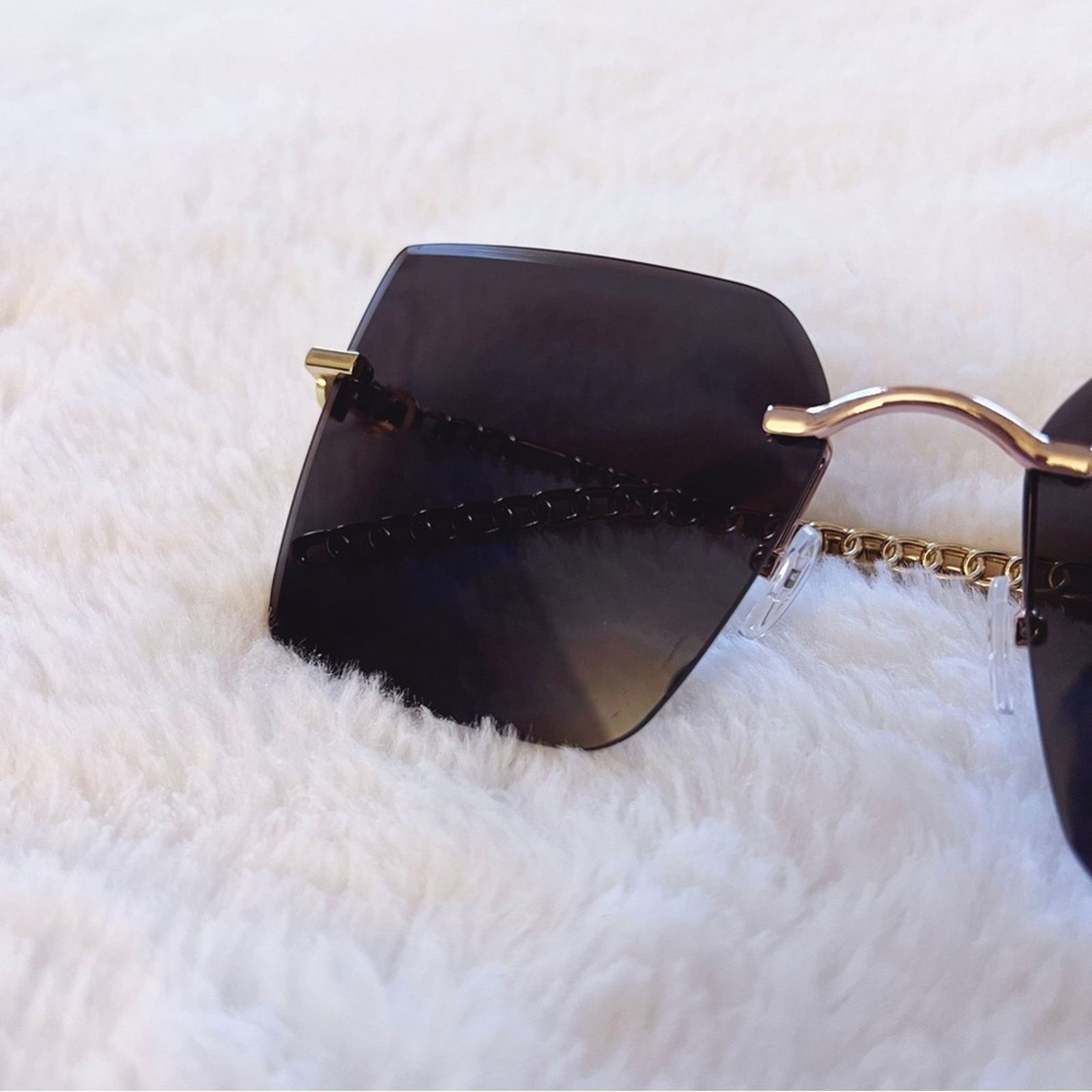 Other Skyla Black & Gold Chain Link Oversized Sunglasses Size ONE SIZE - 6 Thumbnail
