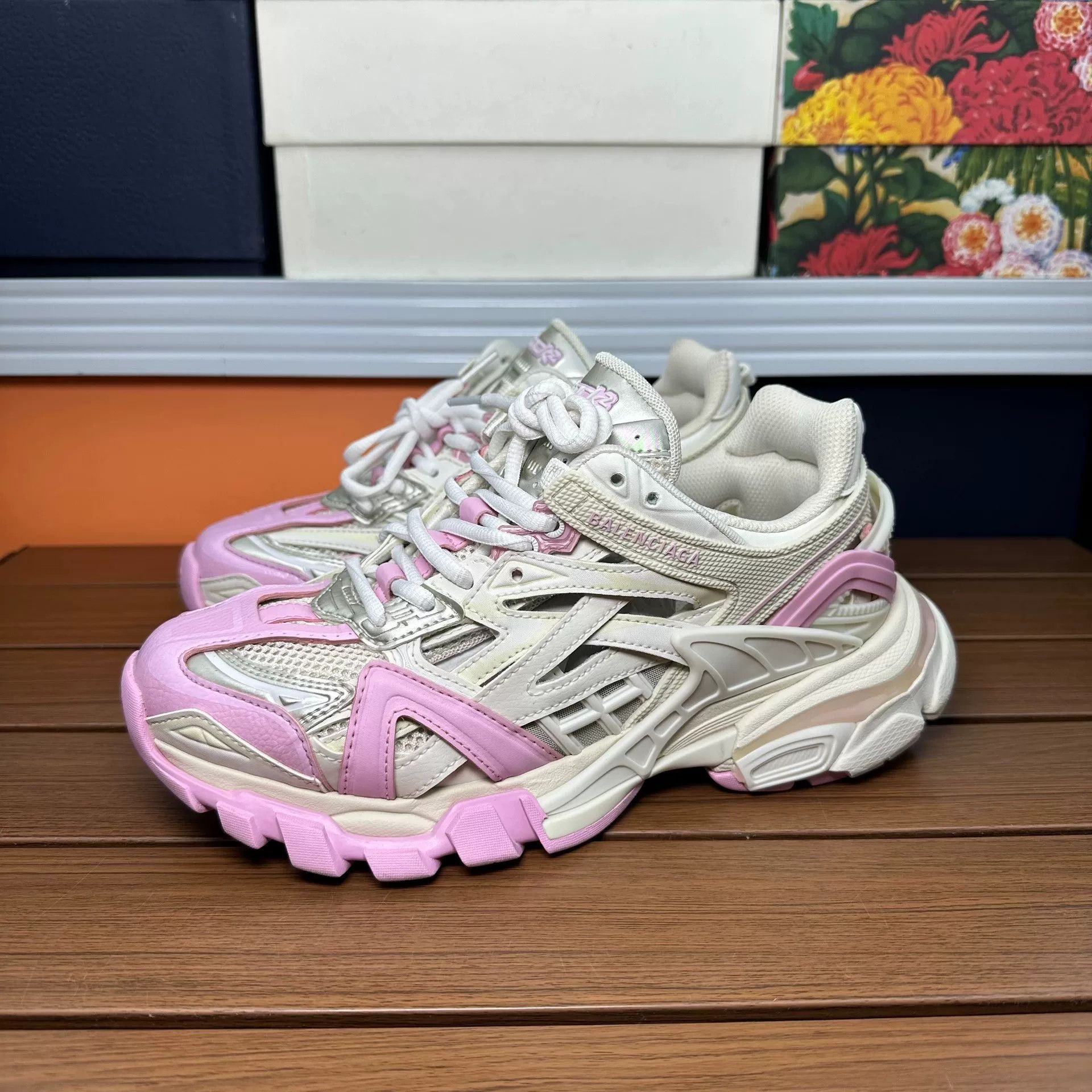 Balenciaga Balenciaga Pink Lowtop Sneakers it_37 Women Size US 7 / IT 37 - 1 Thumbnail