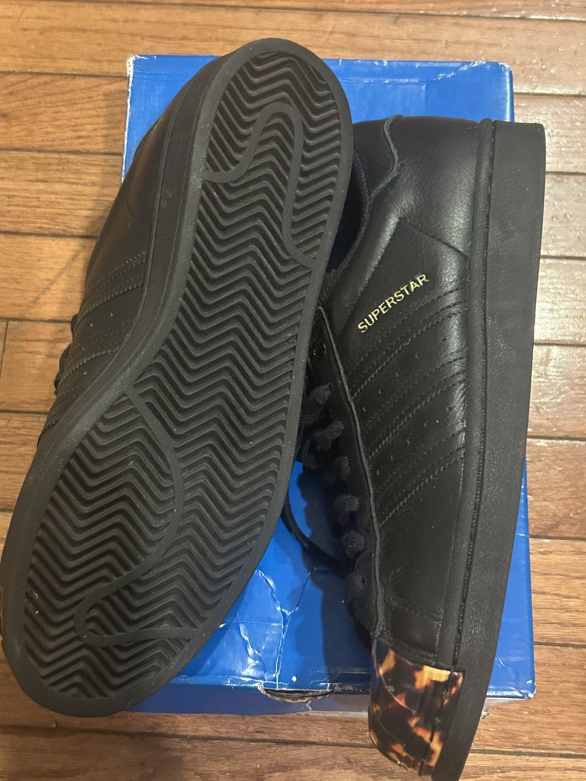 ADIDAS SUPERSTAR LOW LEATHER SNEAKER