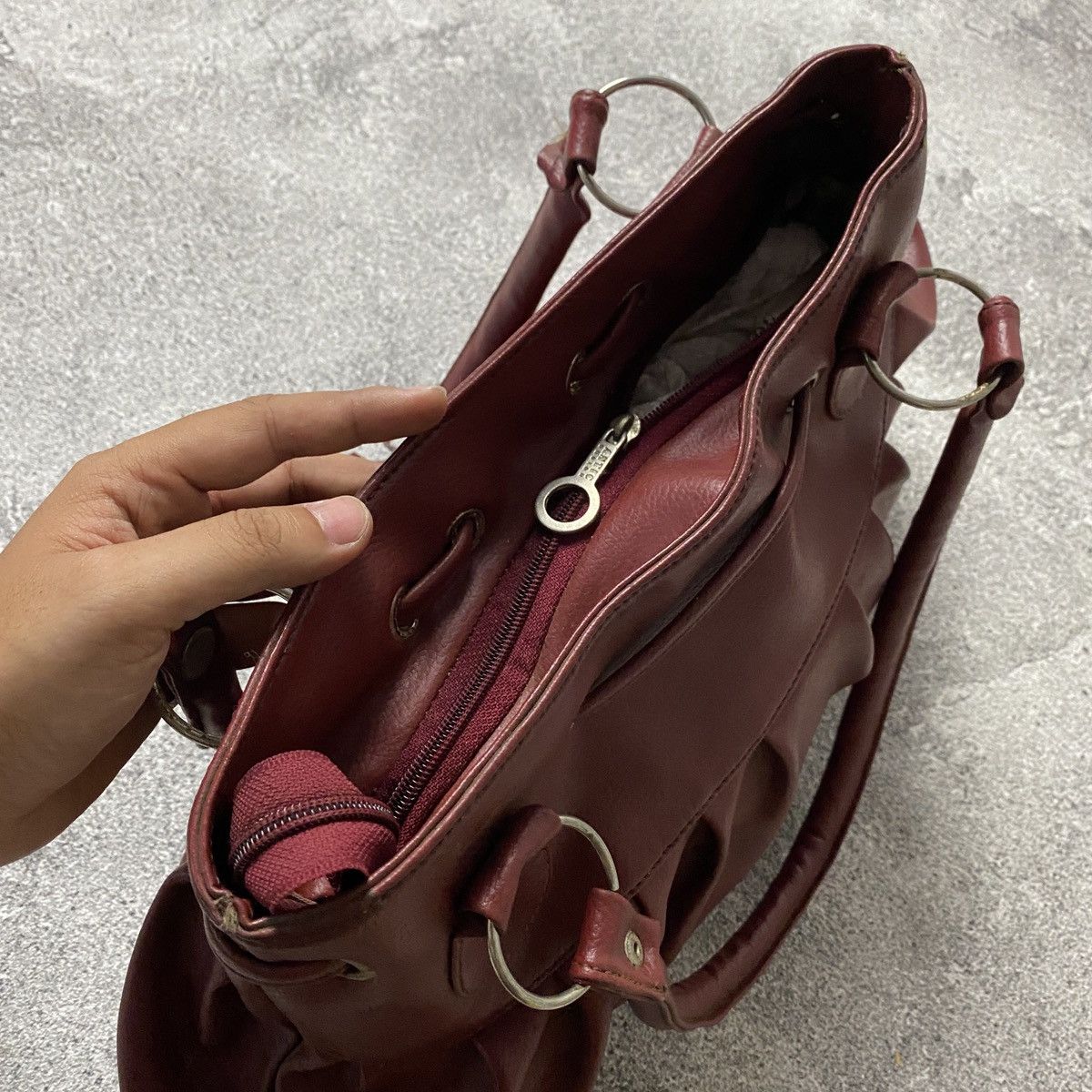 Japanese Brand 2000s Deep Red Drawstirng Leather Shoulder Bag Size ONE SIZE - 6 Thumbnail