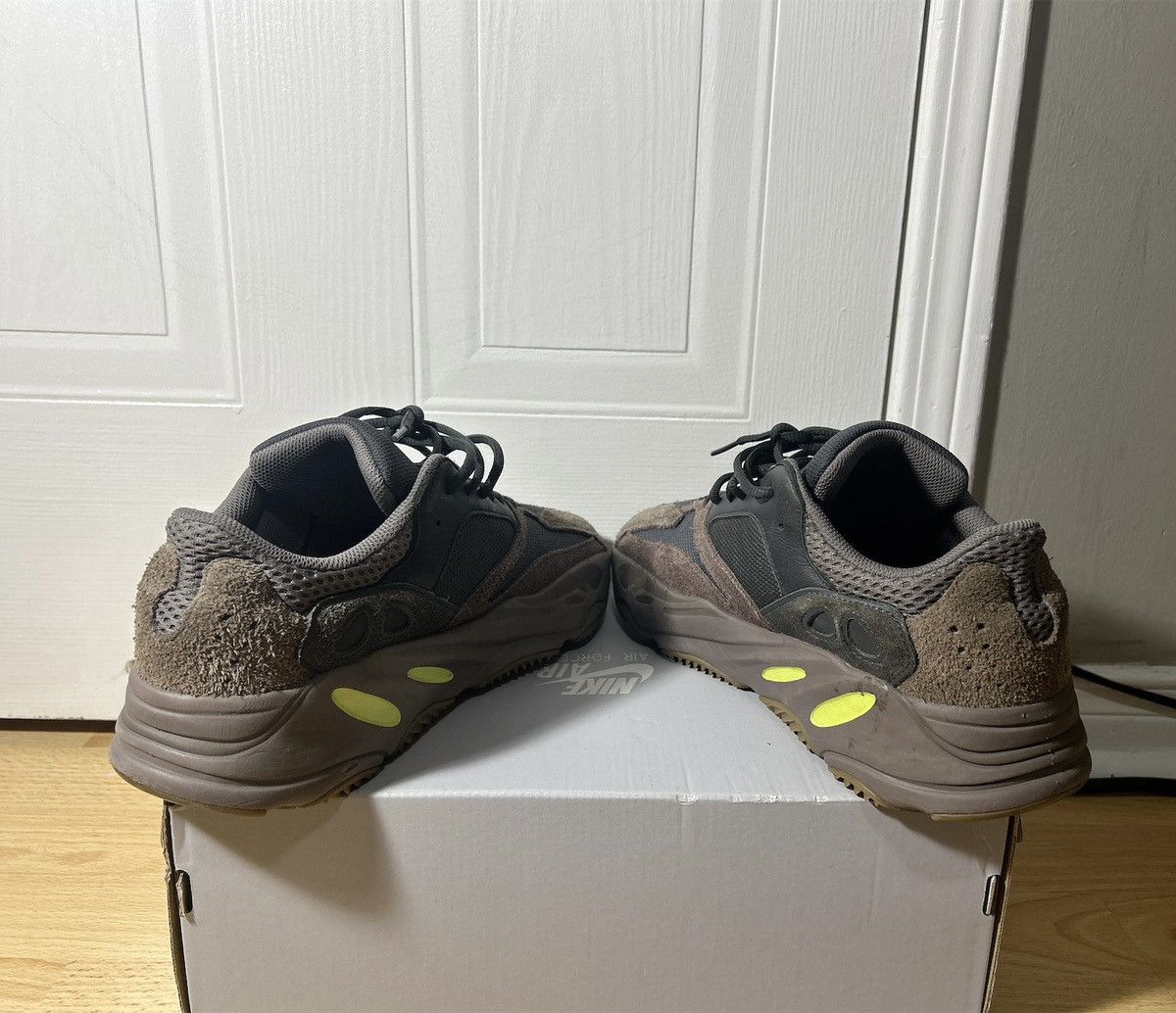Adidas Yeezy Boost 700 Mauve Size US 9 / EU 42 - 5 Thumbnail