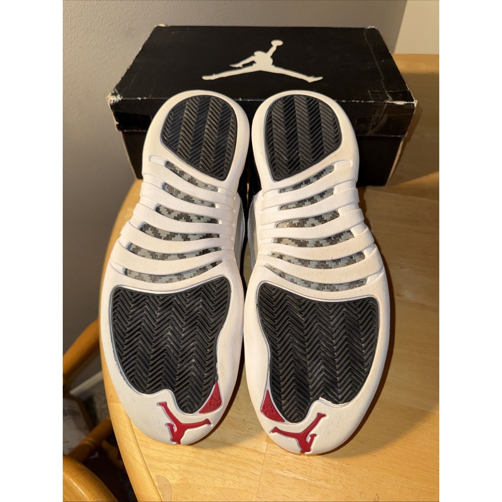 Jordan Brand Size 8.5 - Jordan 12 Retro Playoff OG BOX LIGHTLY USED Size US 8.5 / EU 41-42 - 7 Thumbnail