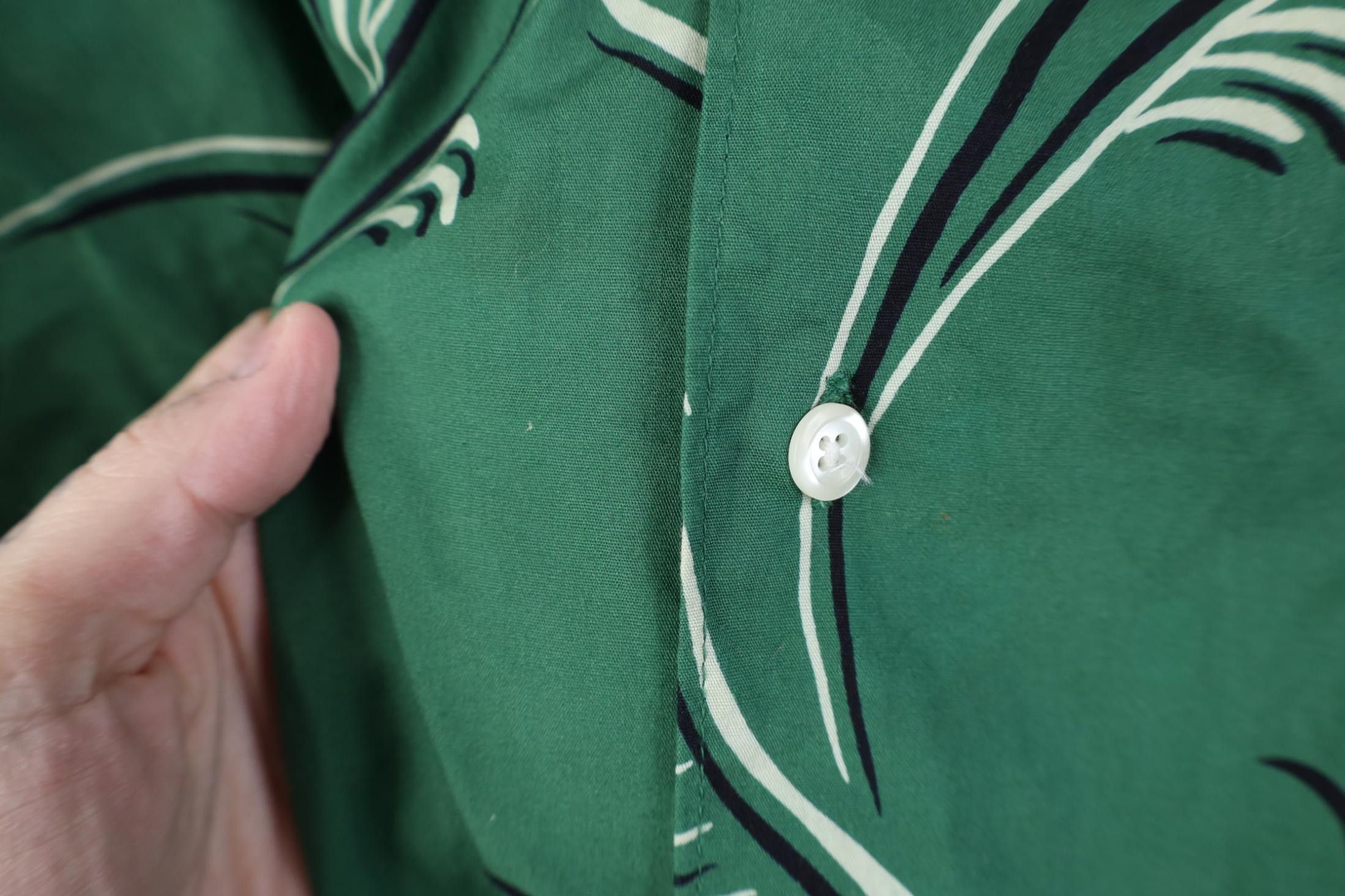 Banana Republic Vintage 90s Banana Republic Leaf Beach Luau Button Shirt Size US L / EU 52-54 / 3 - 4 Thumbnail