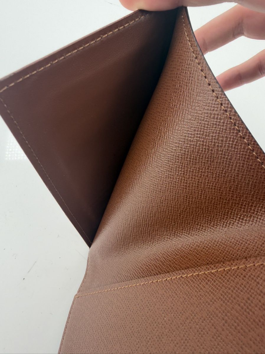 Louis Vuitton Louis Vuitton Passport Cover Monogram Canvas Size ONE SIZE - 9 Thumbnail