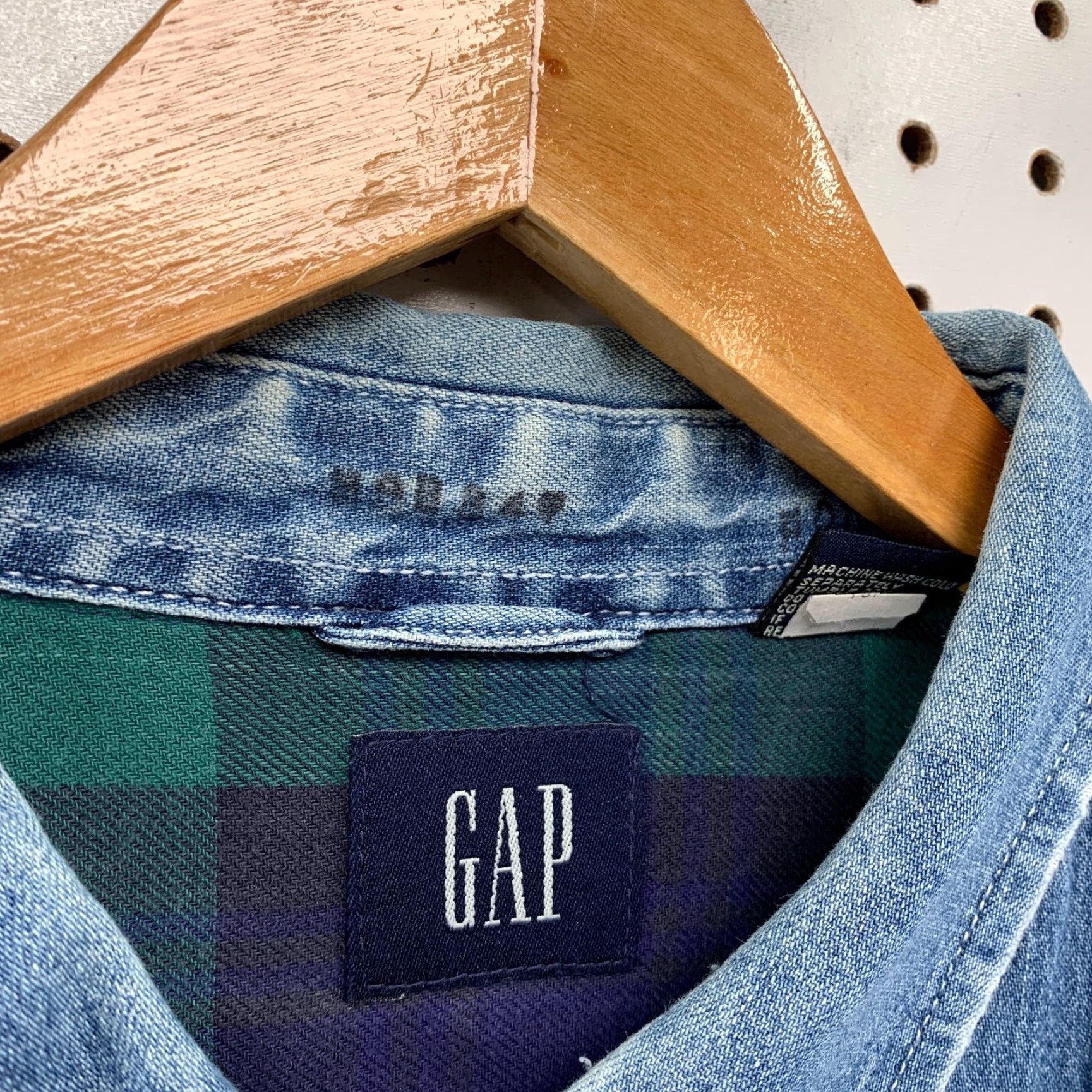 Gap VINTAGE Gap Denim Shirt Men XL Long Sleeve Collared Button-Up Lined Blue 90s Casual Size US XL / EU 56 / 4 - 2 Thumbnail