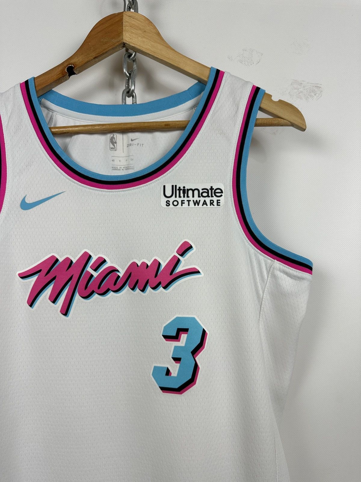NBA Nike Miami Heat Swingman Vice City Dwyane Wade Jersey Size US S / EU 44-46 / 1 - 4 Thumbnail