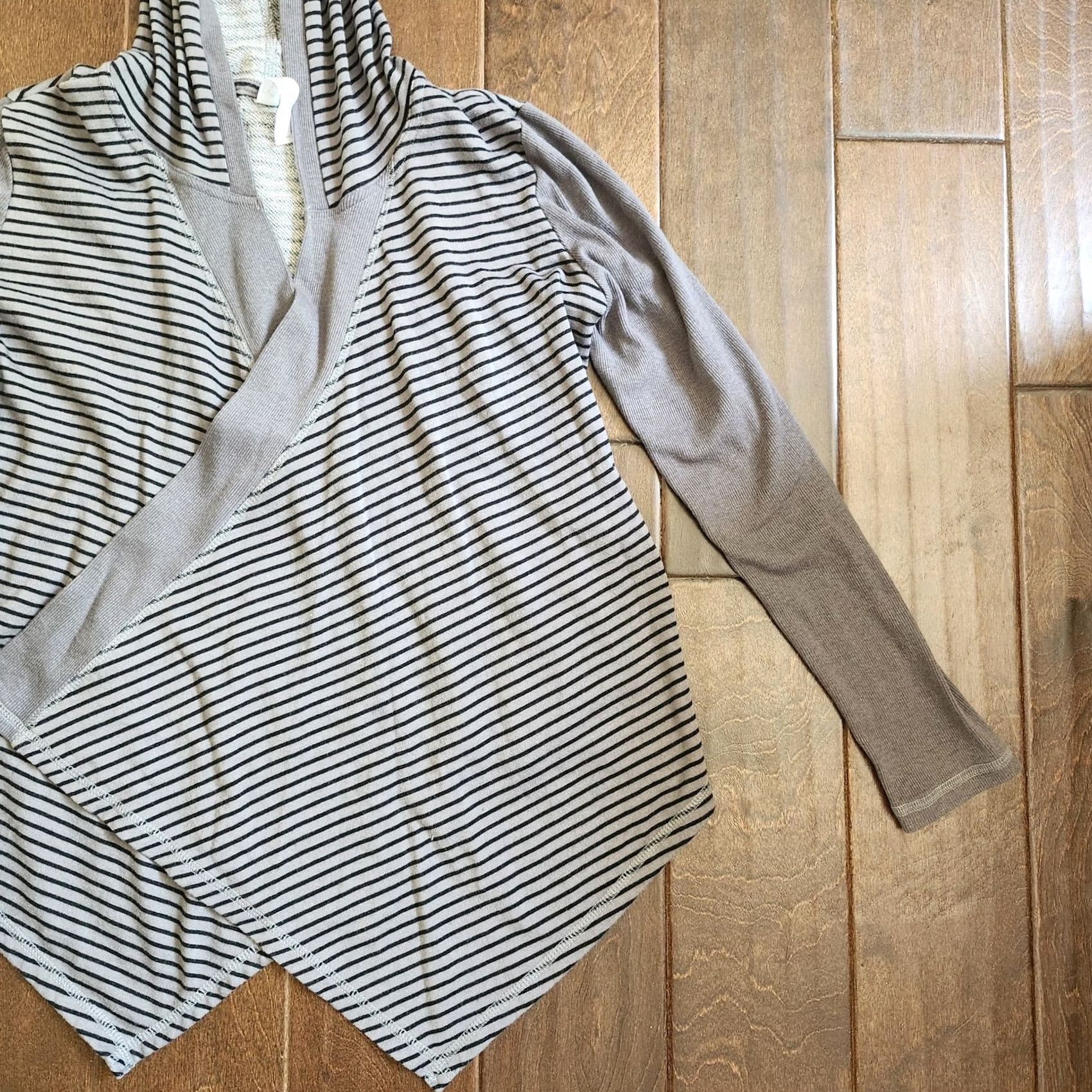 Jessica Simpson Jessica Simpson Active Women's Gray Striped Open Front Cardigan XS Cardigan Women Gray Striped Open Front XS Women’s Regular Size XS / US 0-2 / IT 36-38 - 4 Thumbnail