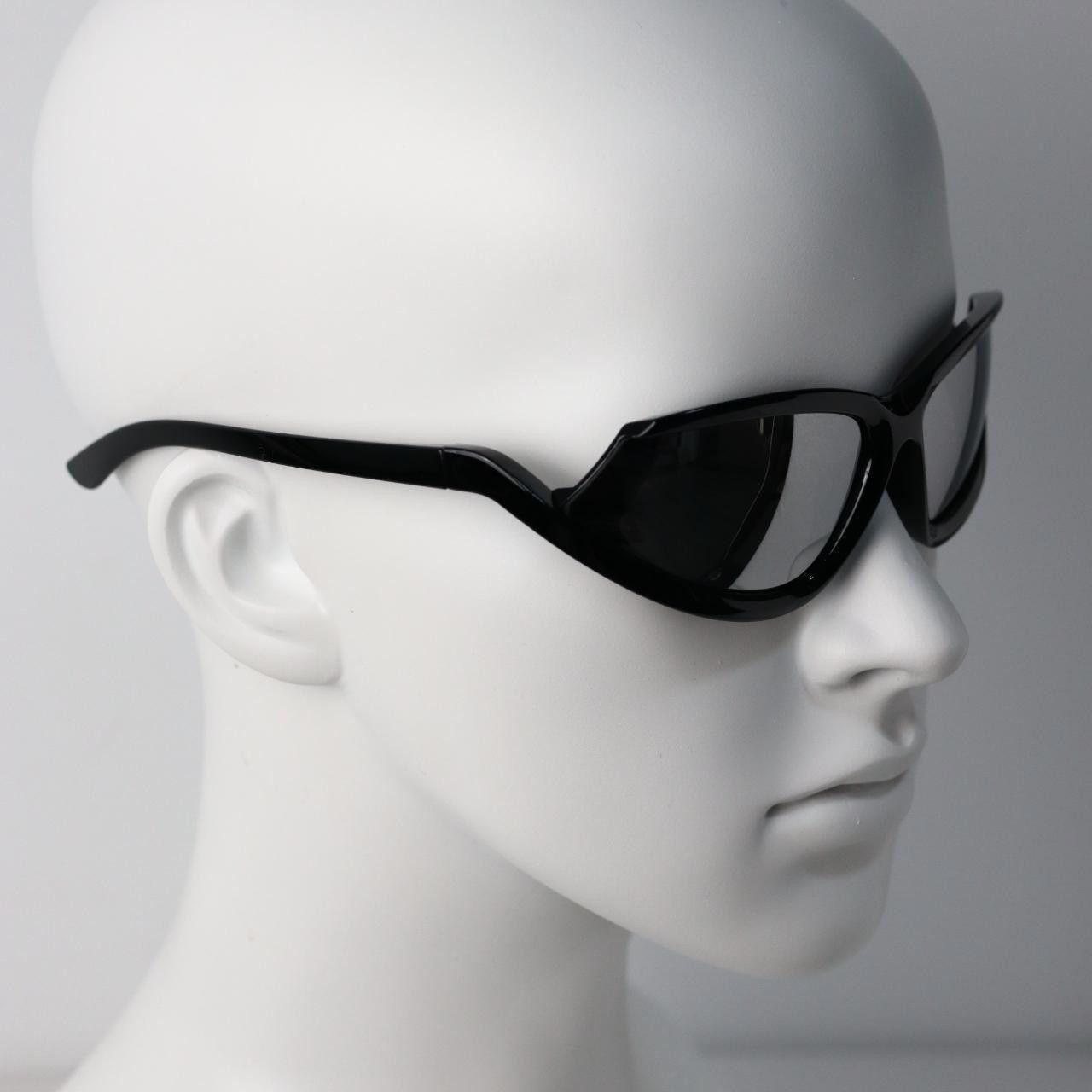 Japanese Brand Y2k Avant Garde Futuristic Black Sunglasses Unisex OS Size ONE SIZE - 2 Thumbnail