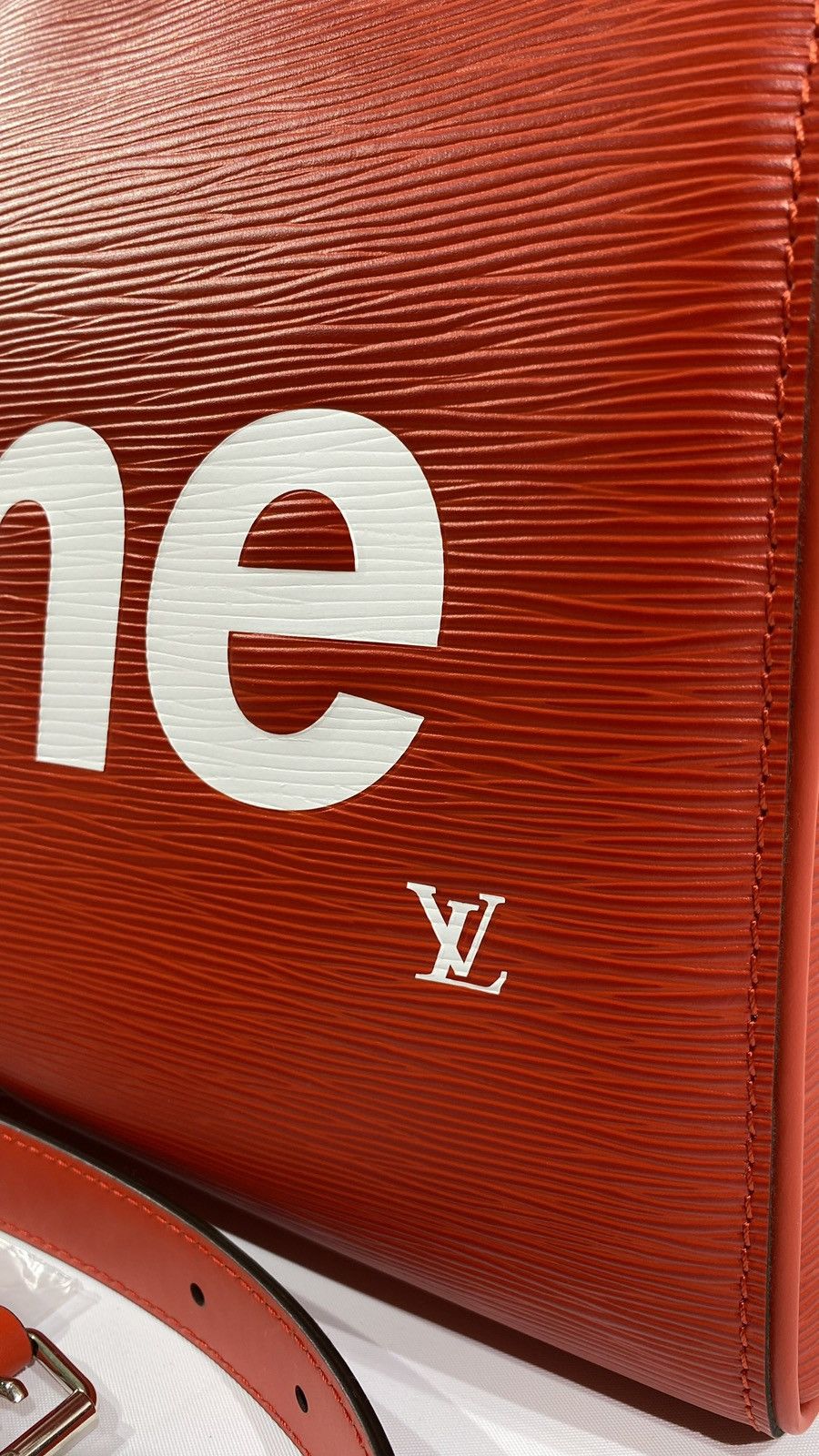 Louis Vuitton × Supreme Louis Vuitton X Supreme 45 Epi duffel Keepall Bandouliere Size ONE SIZE - 8 Thumbnail