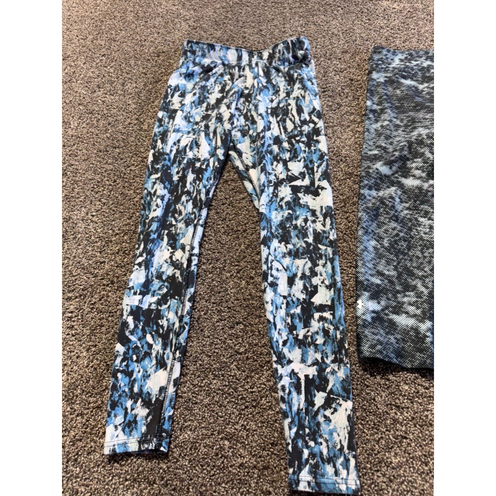 Nike Nike Leggings Women's Small Multicolor Under Armour f 2 Overstock? (Note: This seems wrong) Size 28" / US 6 / IT 42 - 2 Thumbnail