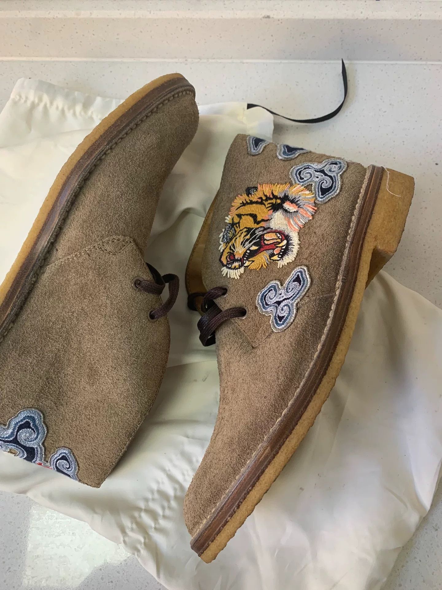 Gucci Gucci Tiger Embroidery Suede Desert Boots Size US 7 / EU 40 - 1 Thumbnail