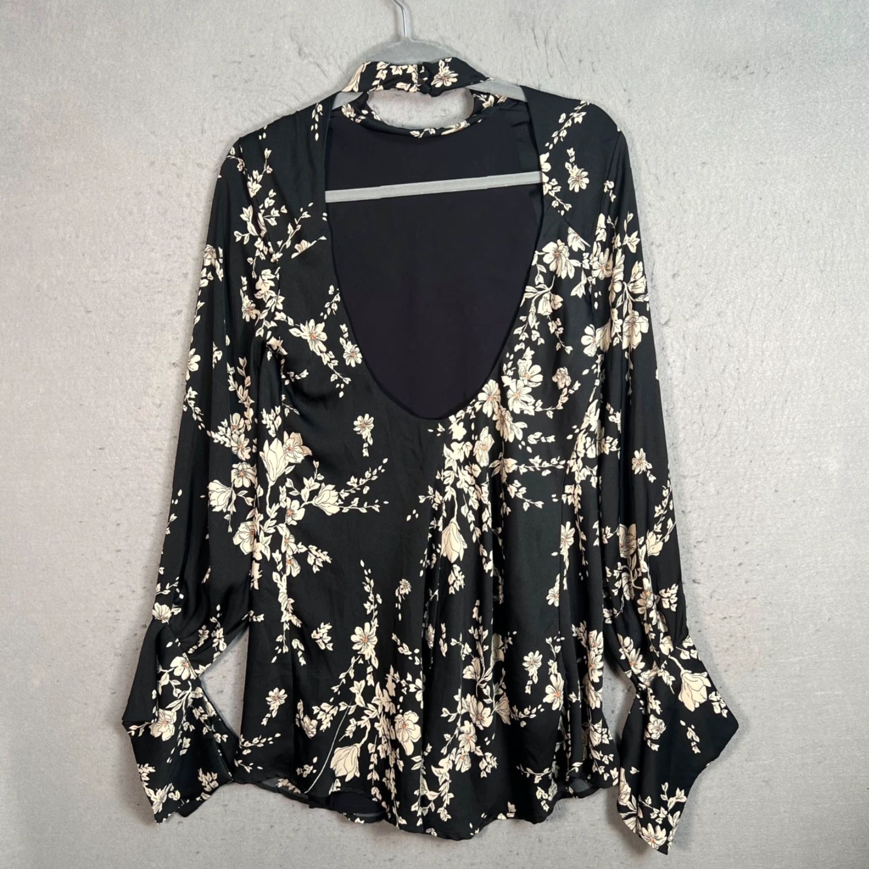 Free People Free People Blouse Womens Small Black Floral Long Sleeve Bohemian Open Back Body Casual Shirt Womens Petite S Black Floral Bohemian 90s? Size S / US 4 / IT 40 - 2 Thumbnail
