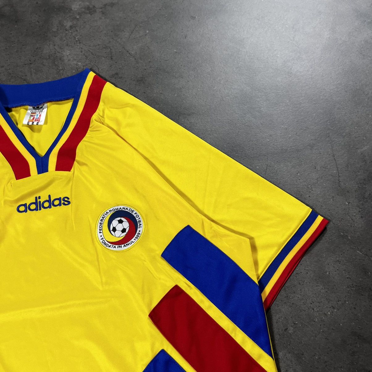 Adidas Vintage 90s Adidas Romania Retro Striped Blokecore Jersey Size US L / EU 52-54 / 3 - 4 Thumbnail