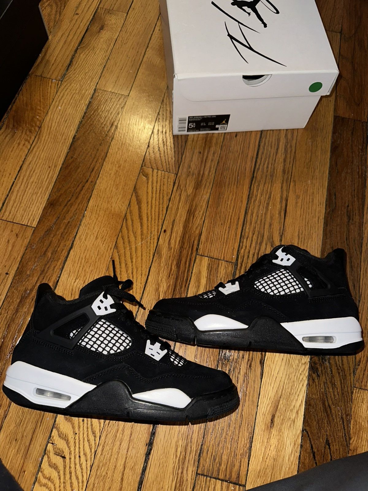 Jordan Brand White Thunder 4s Size US 5.5 / EU 38 - 1 Thumbnail