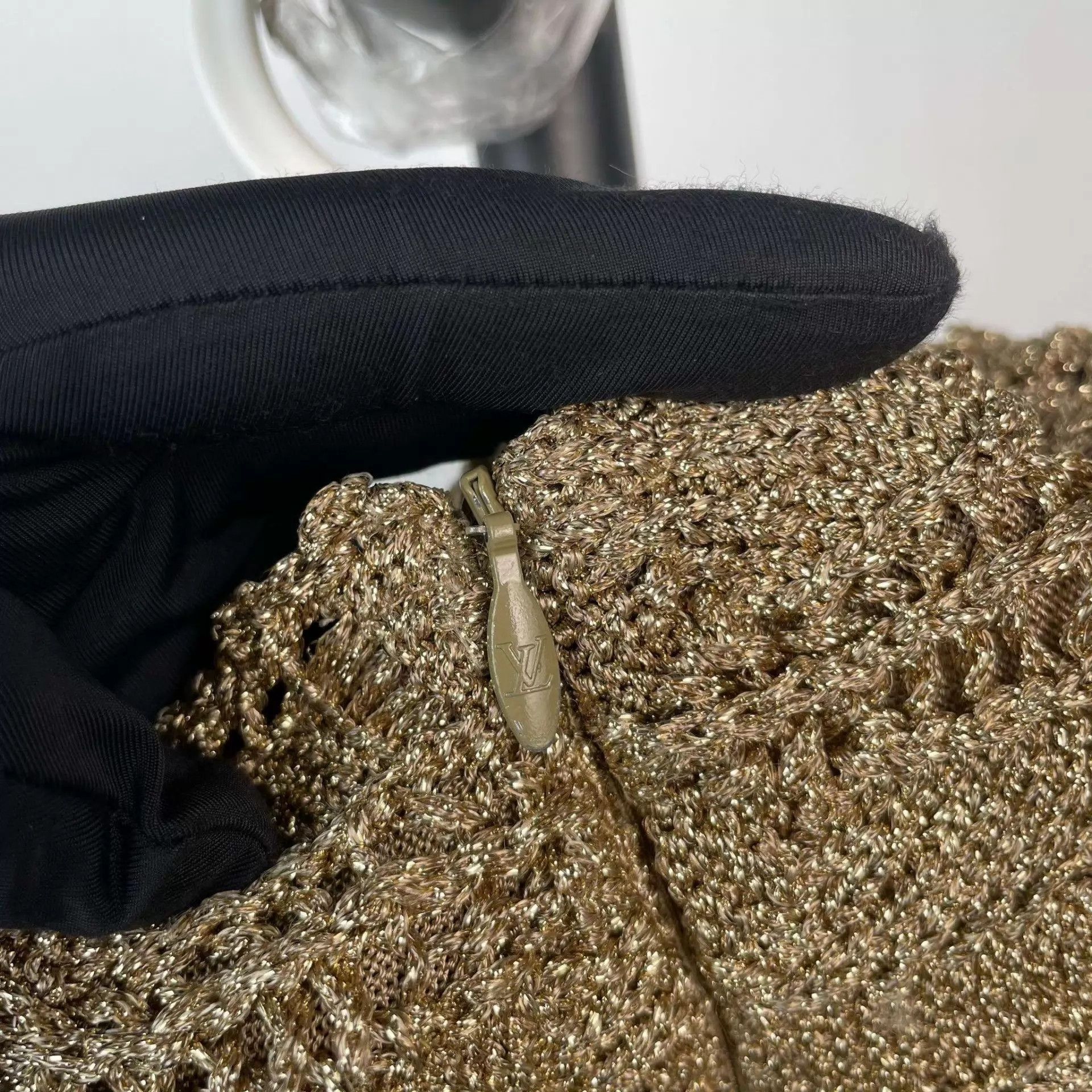 Louis Vuitton LV 95 New Gold Blend Turtleneck Long-Sleeve M Size M / US 6-8 / IT 42-44 - 7 Thumbnail