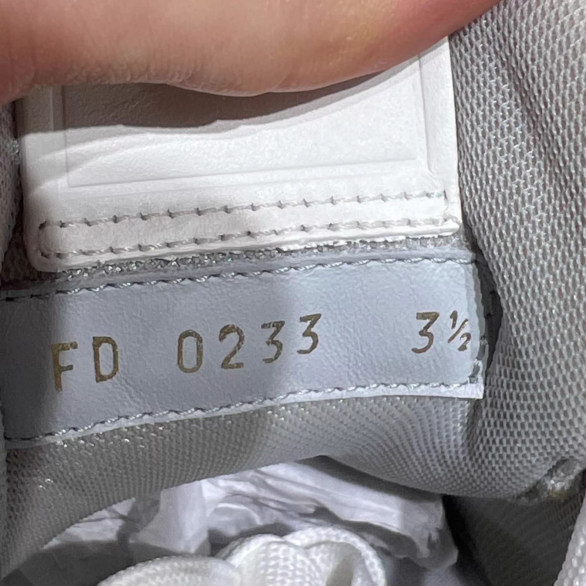 Louis Vuitton LV Trainer White Cement UK3.5/37.5 YH25245 Size US 7 / IT 37 - 8 Thumbnail
