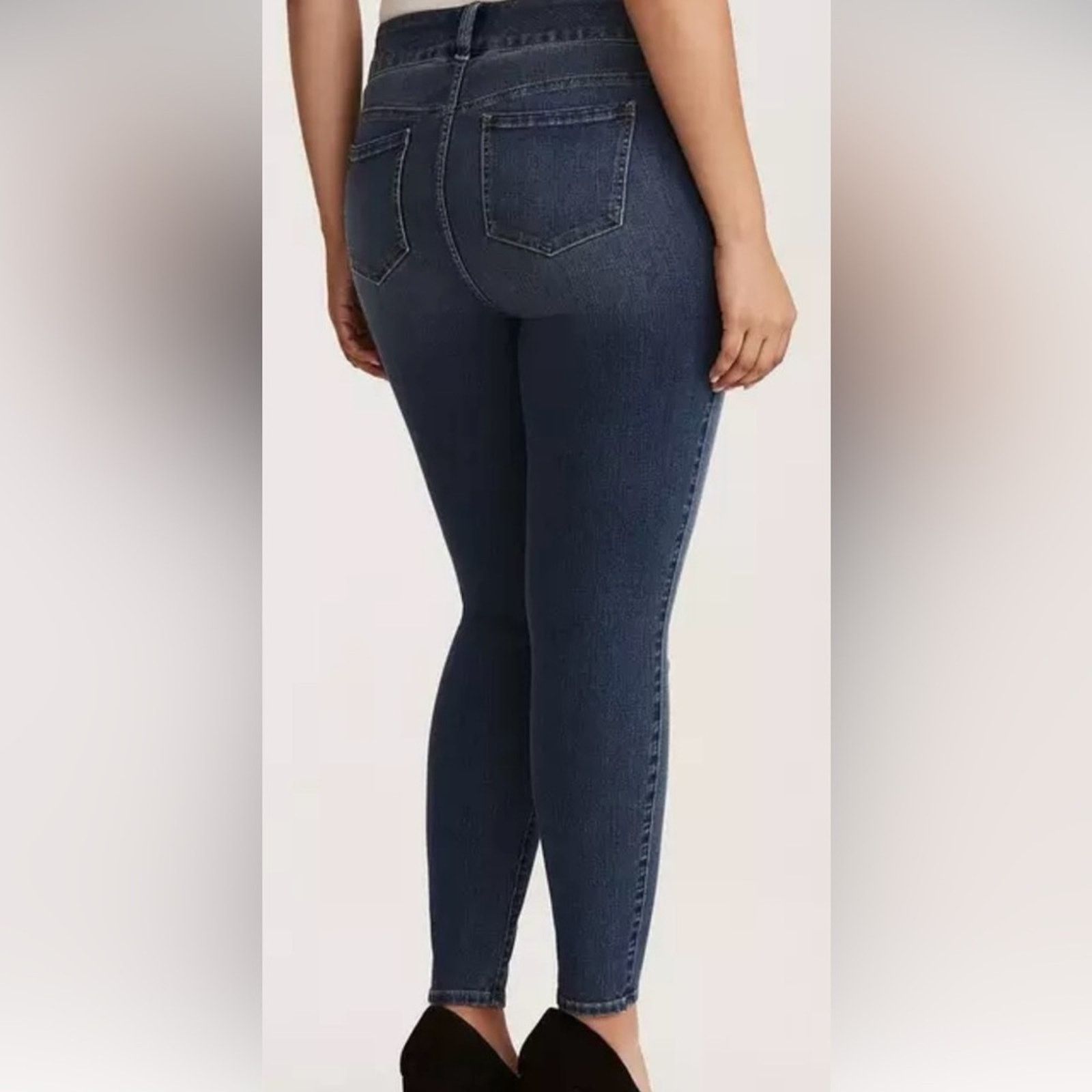 The Unbranded Brand Torrid Premimum Ultimate Stretch Jegging jeans, size 18R. Size 40" / US 18 - 1 Thumbnail