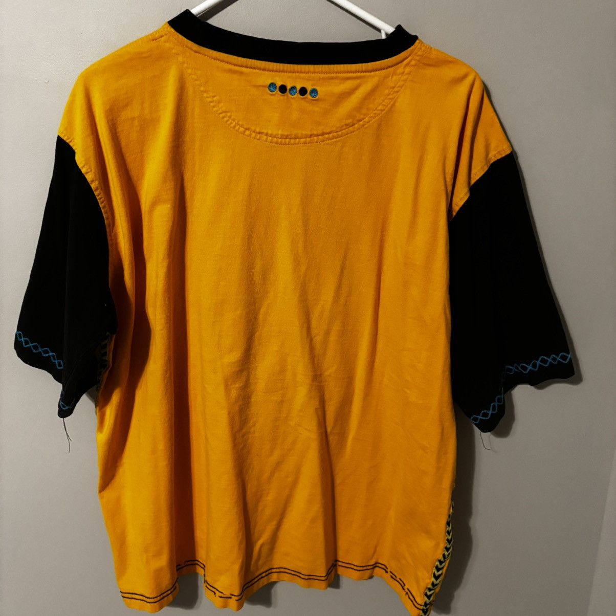 Coogi Y2K 2000s Coogi Blue Hornet Yellow Embroidered T Shirt Size US L / EU 52-54 / 3 - 4 Thumbnail