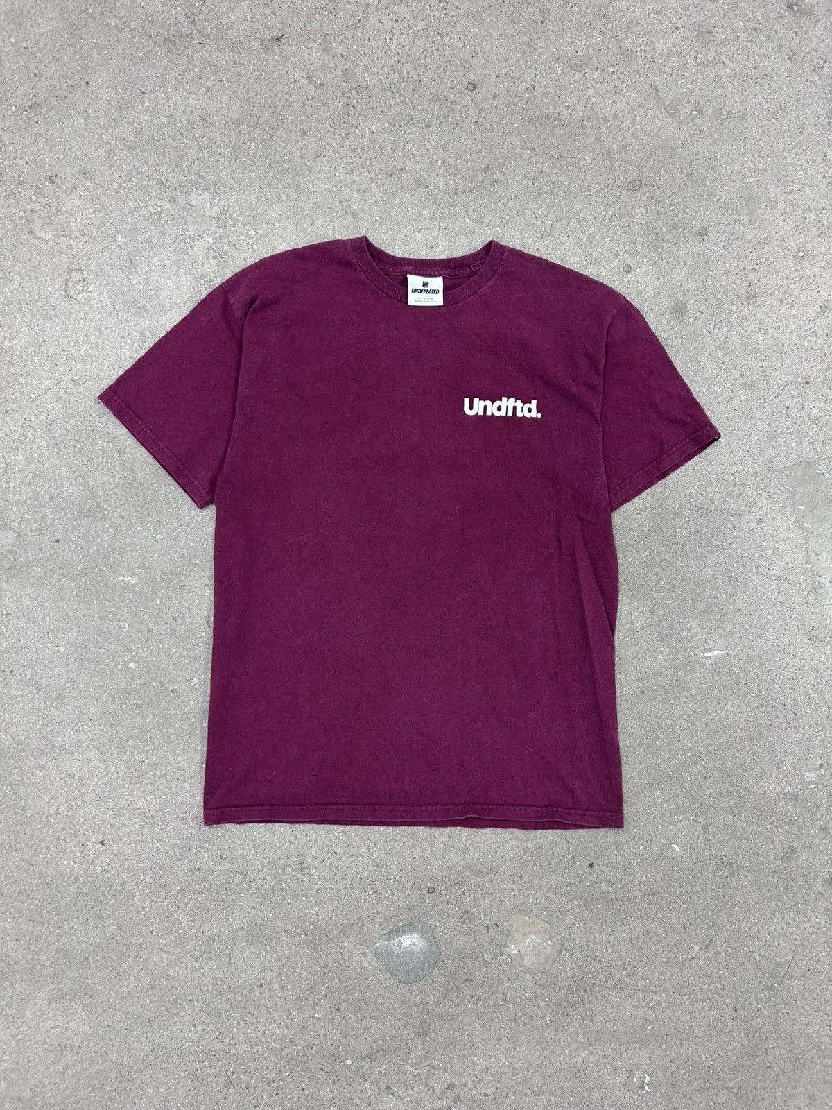 Designer × Undefeated Undefeated T Shirt size medium Size US M / EU 48-50 / 2 - 2 Thumbnail