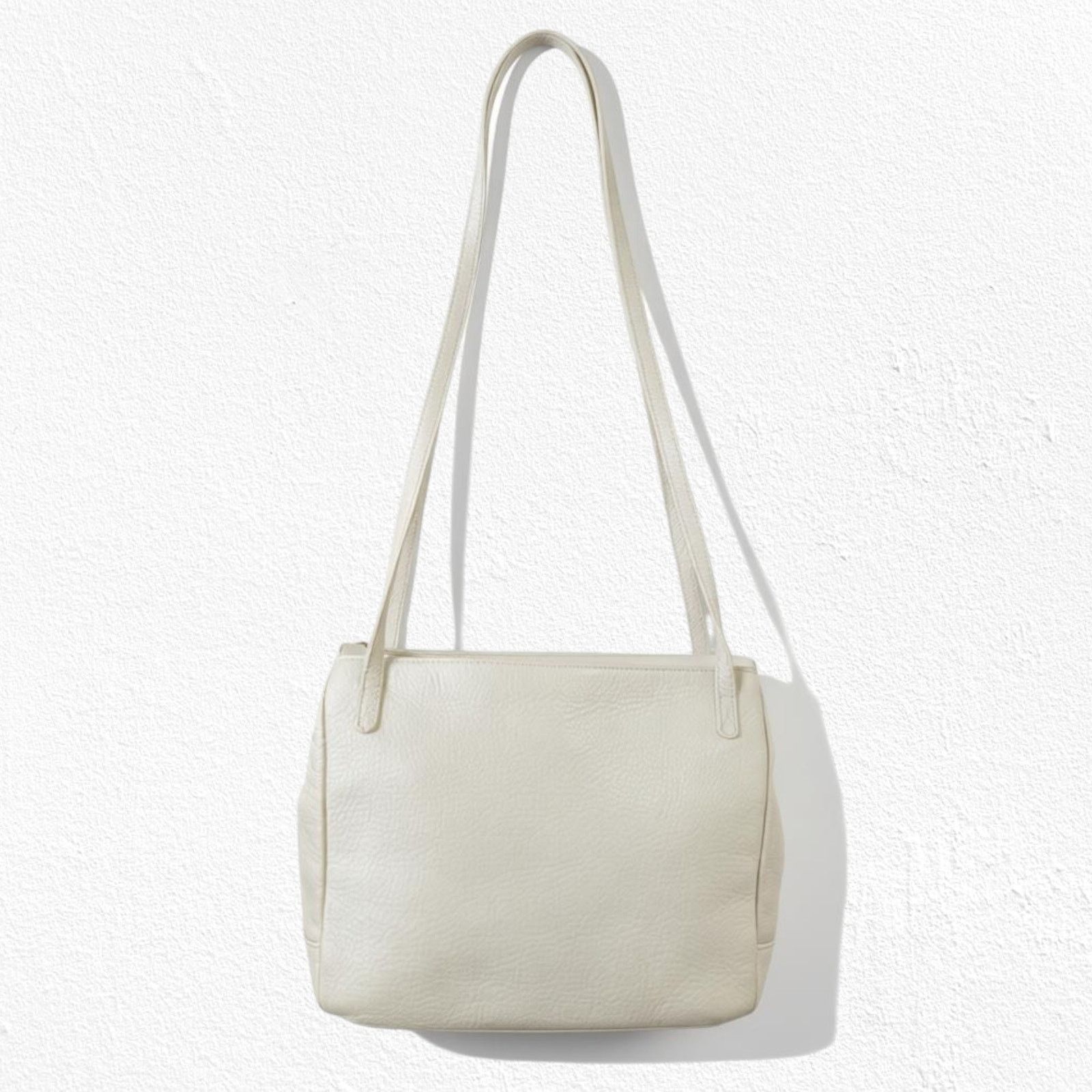 Vintage Vintage Beige Pebbled Leather Shoulder Bag Size ONE SIZE - 1 Thumbnail