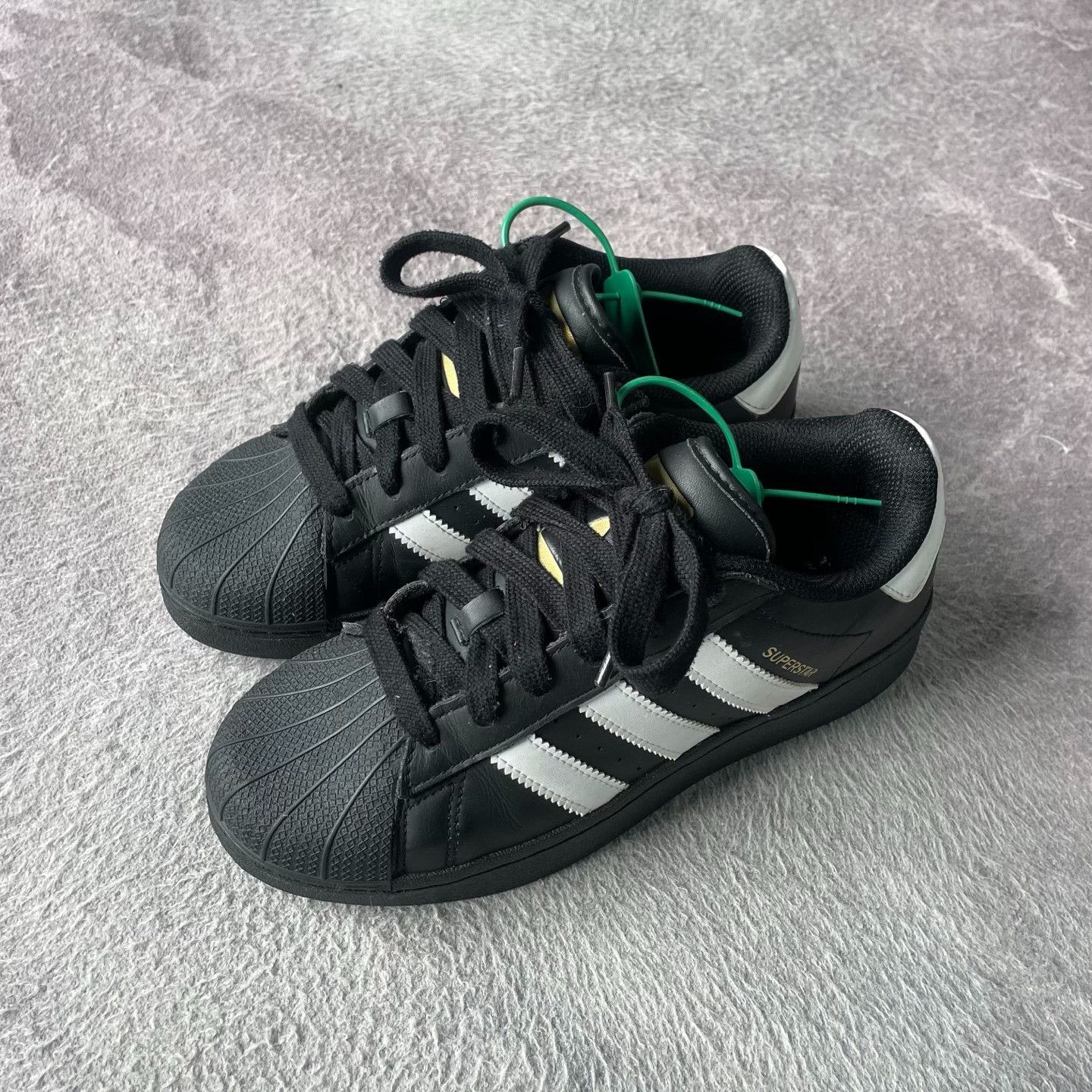 Adidas Adidas Black Lowtop Sneakers 38 Men Size US 6 / EU 39 - 1 Thumbnail