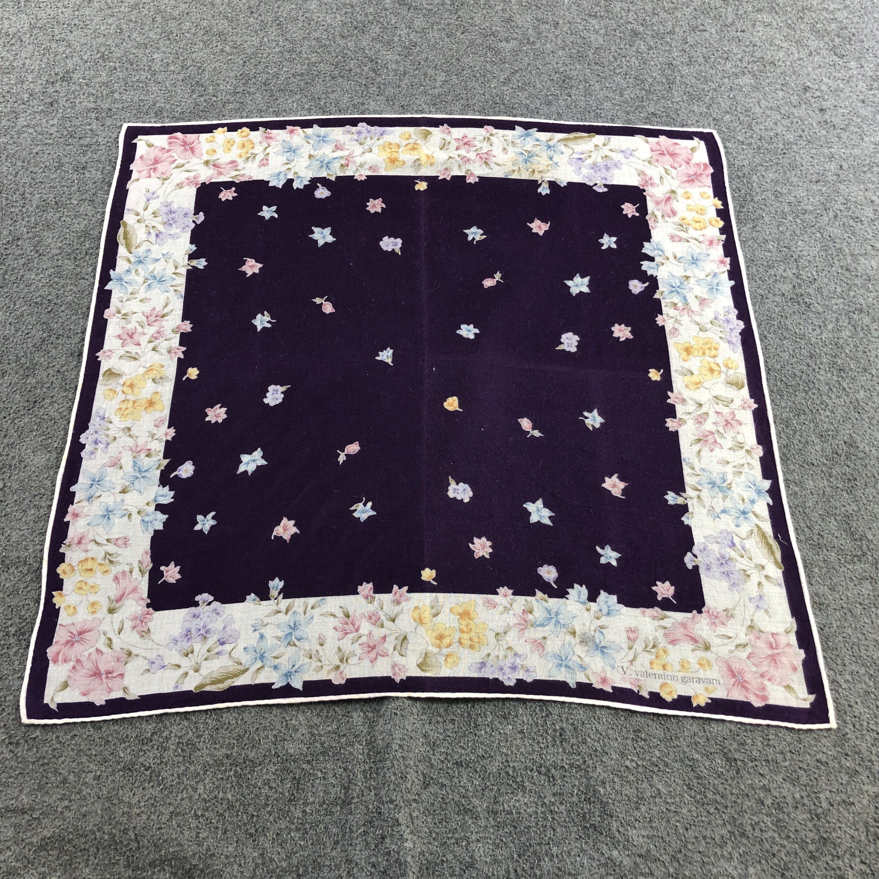 Vintage ValenTINO GarAVANI Handkerchief Neckerchief Bandana H2697 Size ONE SIZE - 2 Thumbnail