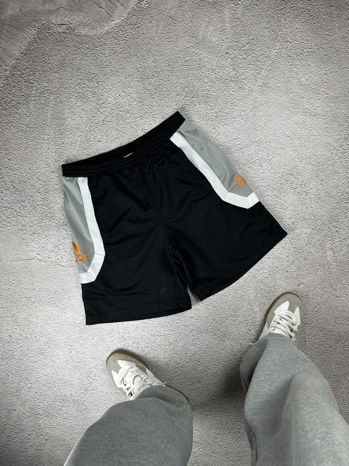 Adidas Vintage Adidas Short Sportwear Baggy Y2K Size US 32 / EU 48 - 2 Thumbnail