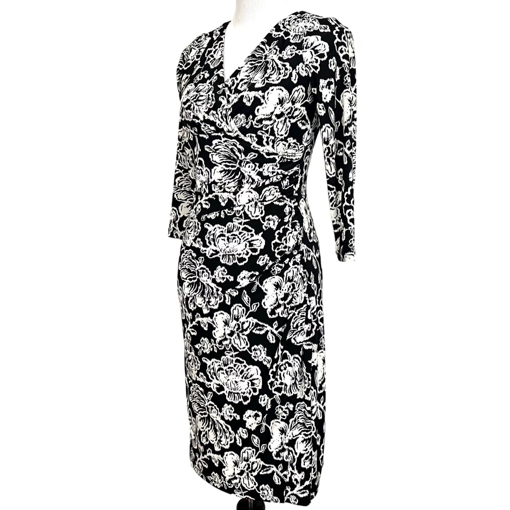 Ralph Lauren VINTAGE Lauren Ralph Lauren Dress Black White Floral Stretch Knit V-Neck Ruched Size 4 Size S / US 4 / IT 40 - 4 Thumbnail