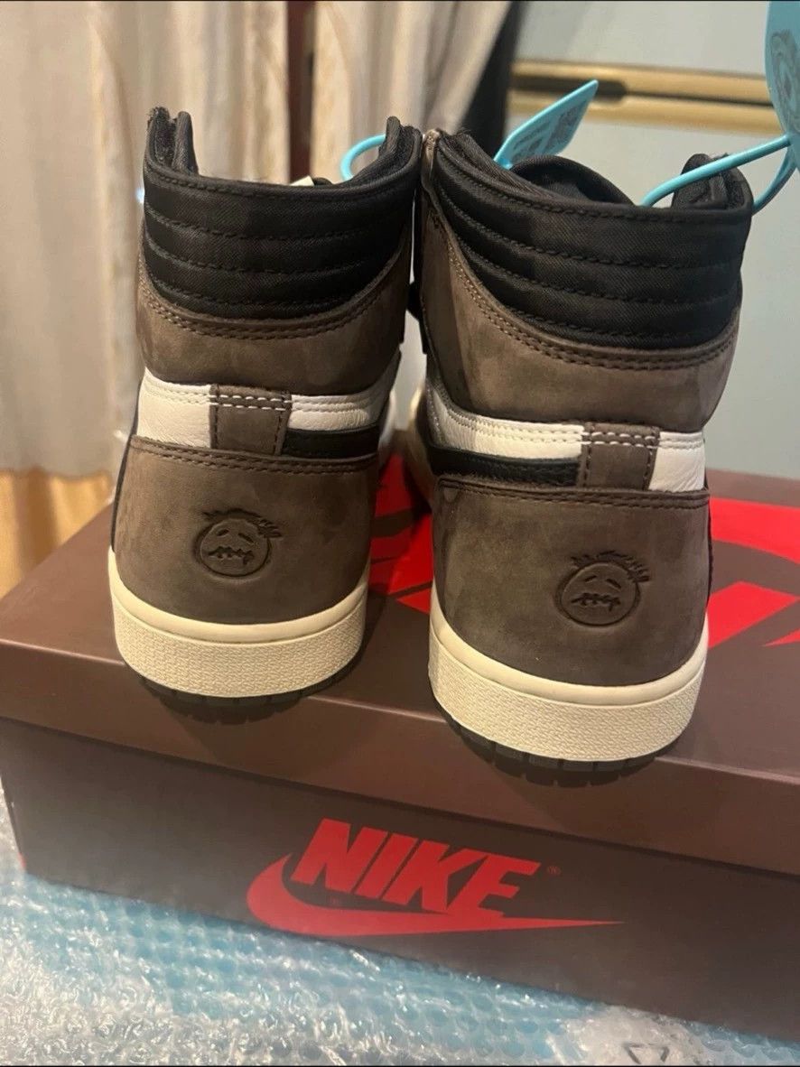 Nike Authentic Travis Scott High-top Retro Basketball Shoes Size US 7 / EU 40 - 2 Thumbnail