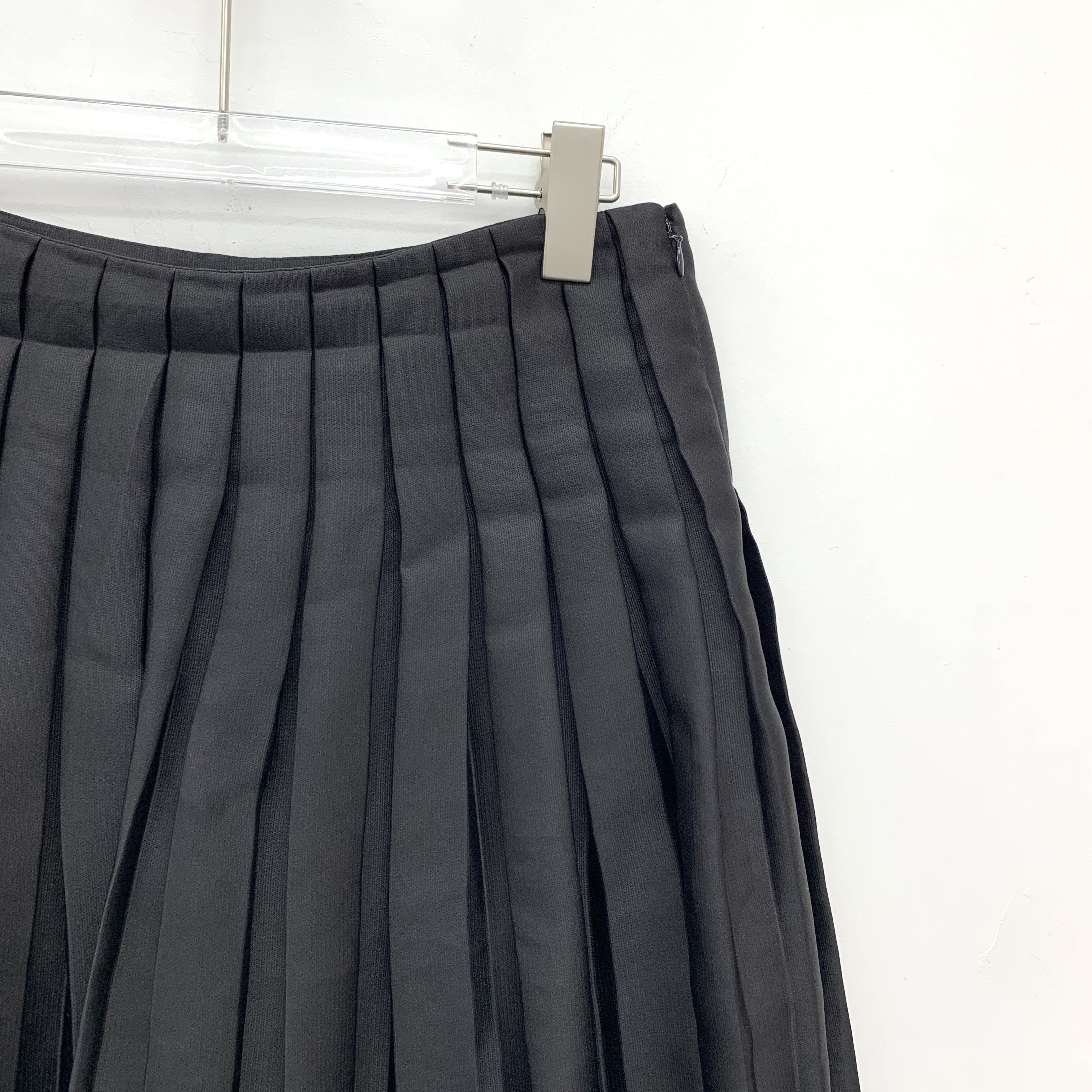 Louis Vuitton Louis Vuitton Silk Pleated Skirt Black (38) Size 26" / US 2 / IT 38 - 3 Thumbnail
