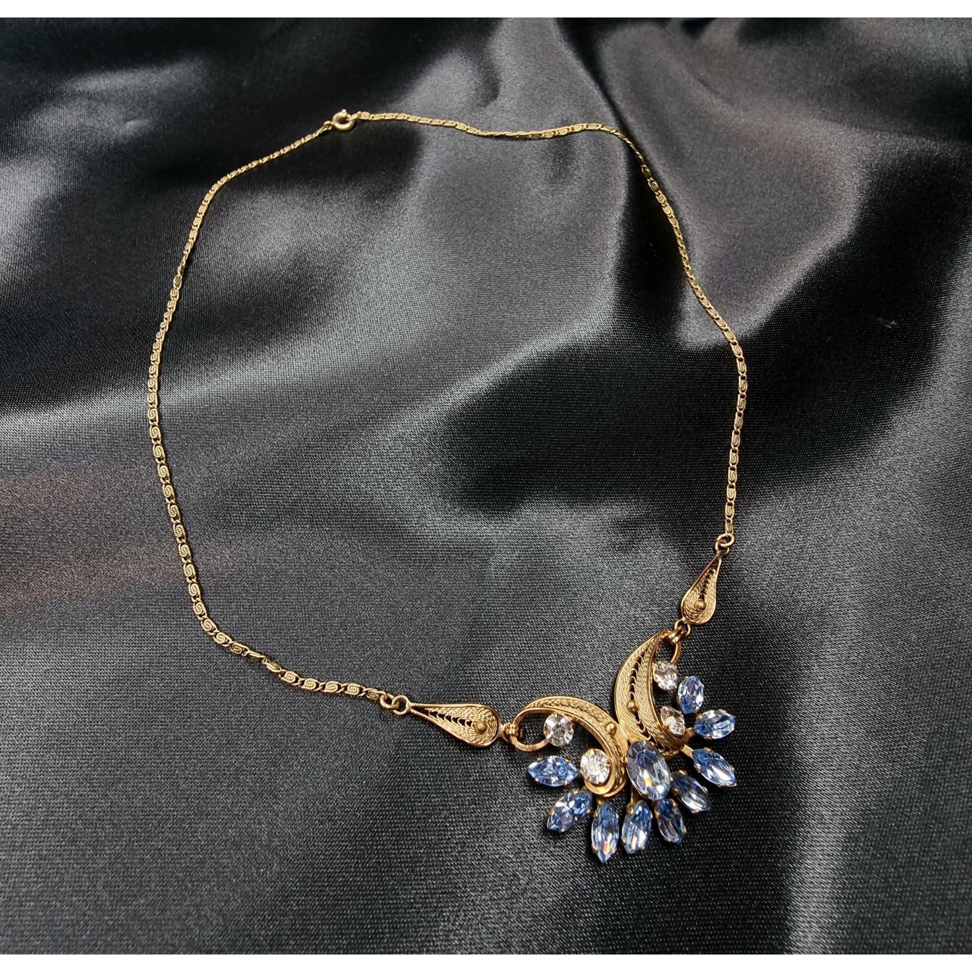 Vintage Rare Find Vintage Van Dell Gold-Tone Necklace With Blue Rhin Size ONE SIZE - 2 Thumbnail
