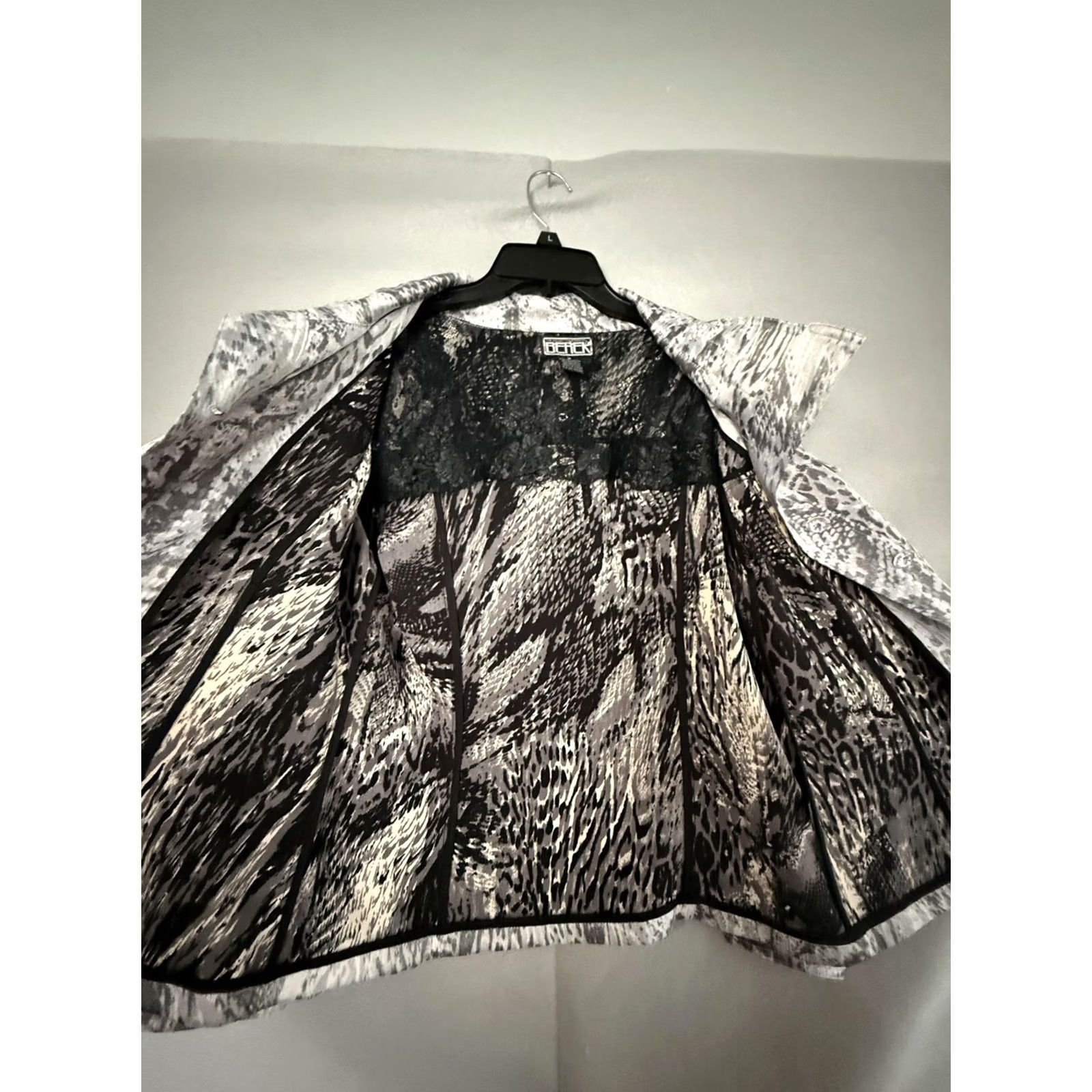 Vintage Berek Jacket Womens M Gray Animal Print Button Front Lined Lace Collared Size M / US 6-8 / IT 42-44 - 7 Thumbnail