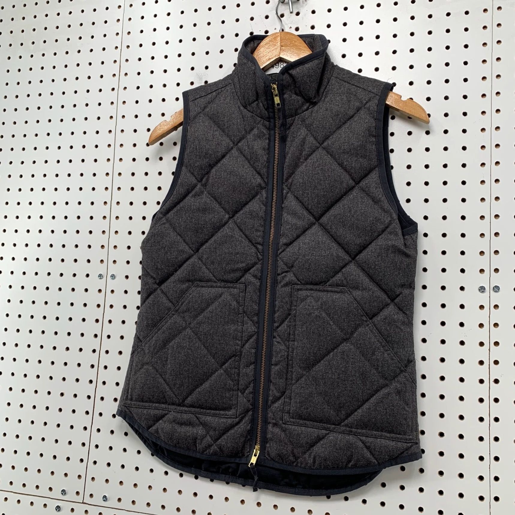 J.Crew JCrew Down Puffer Vest Womens 2XS Gray Sleeveless Quilted Layers Winter Vest Gray 2XS Womens Mens Girls Bags? Size XXS / US 00 / IT 34 - 3 Thumbnail
