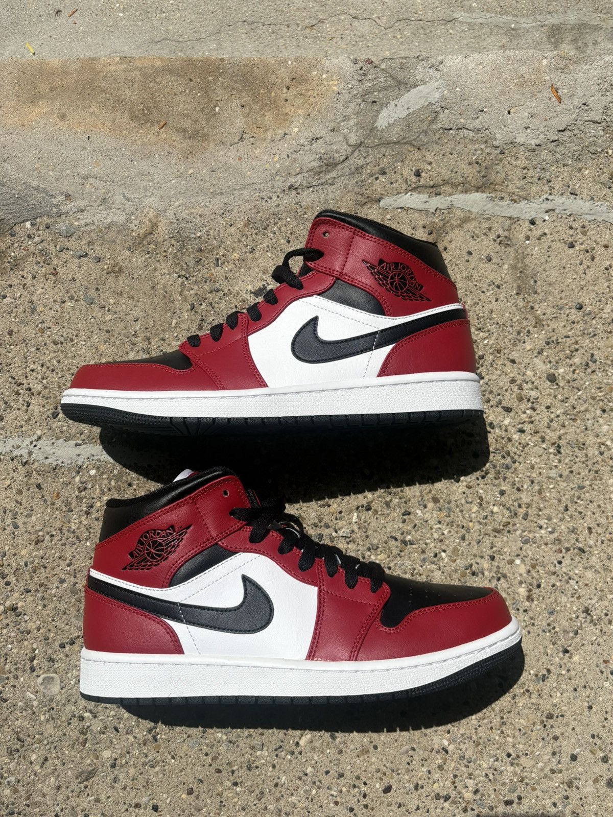 Air Jordan 1 Mid Chicago Toe