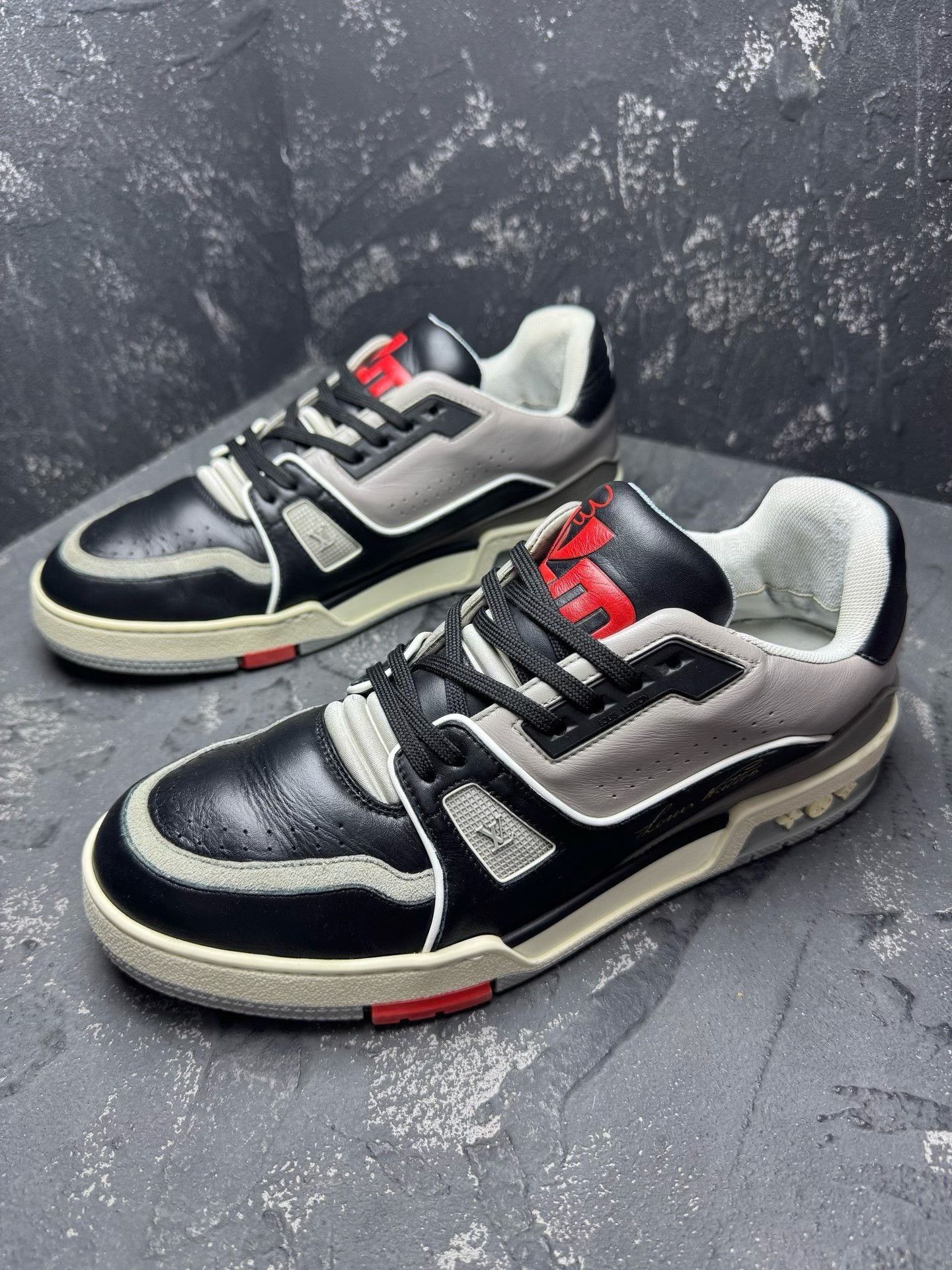 Louis Vuitton Louis Vuitton Training Black Lowtop Sneakers 8.5 Men Size US 8.5 / EU 41-42 - 1 Thumbnail