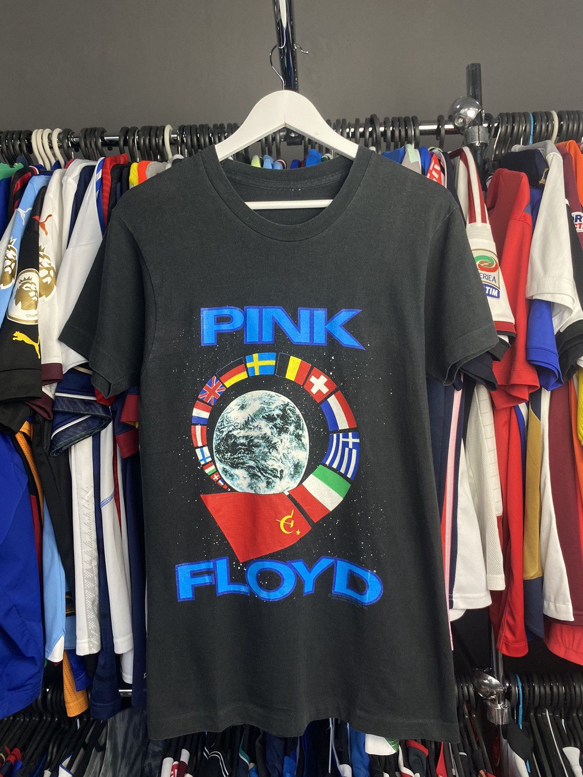 Band Tees 1989 VINTAGE PINK FLOYD T-SHIRT ‘89 WOURLD TOUR Size US S / EU 44-46 / 1 - 1 Thumbnail
