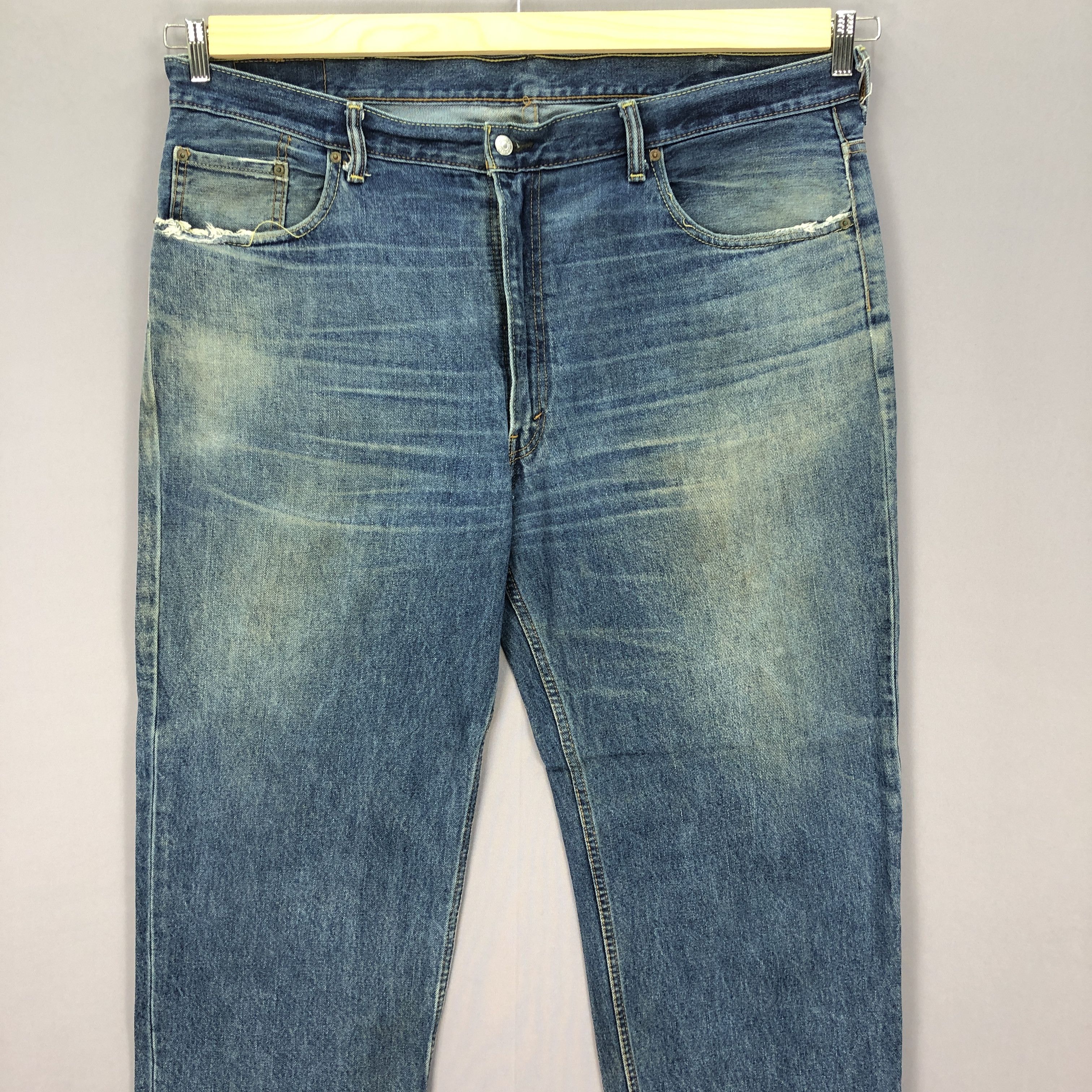 Levi's Vintage Levis 550 Faded Jeans Levi's Ripped Stonewash Denim Size US 44 / EU 60 - 3 Thumbnail