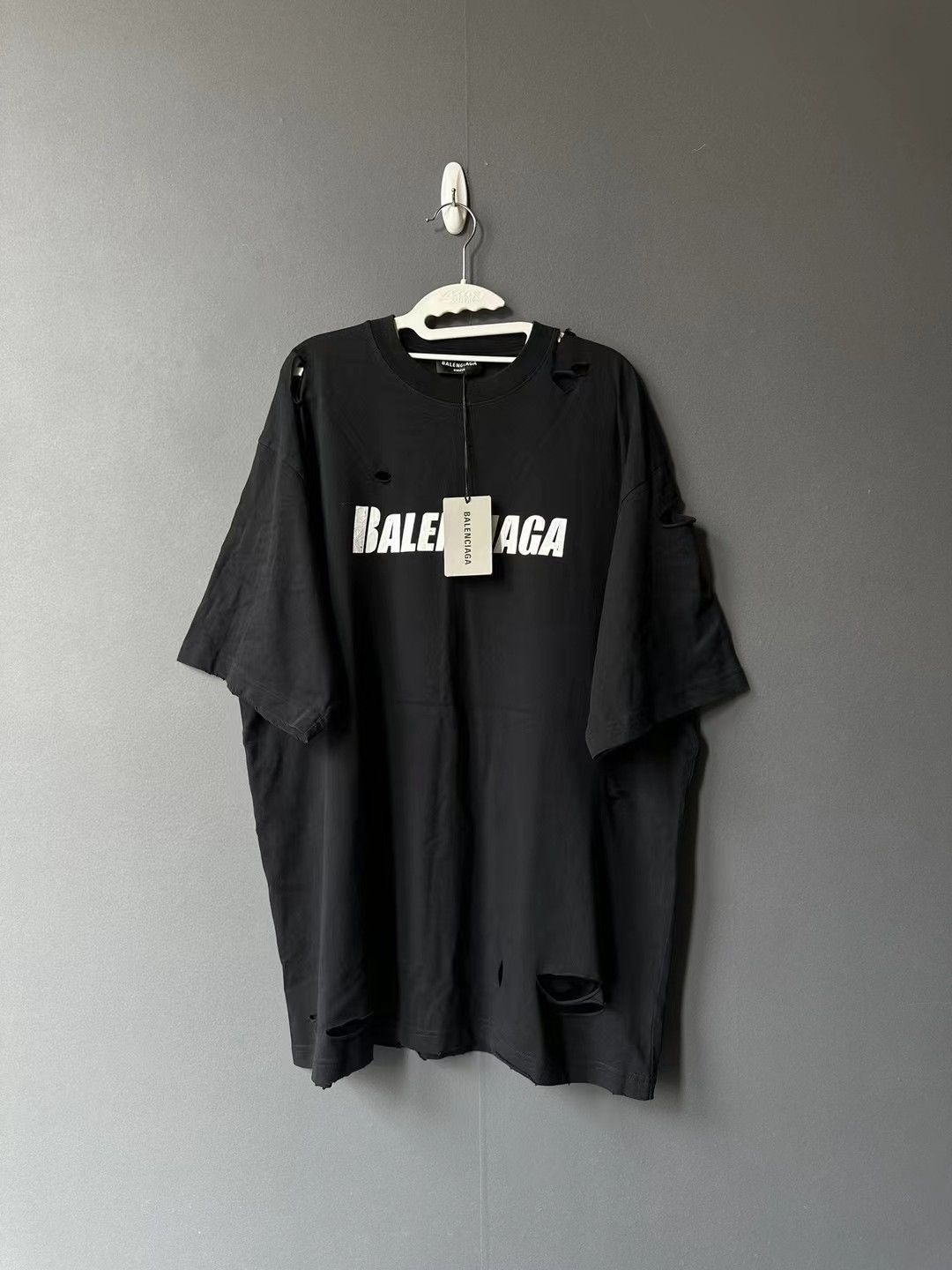 BALENCIAGA BOXY LOGO DISTRESSED TEE